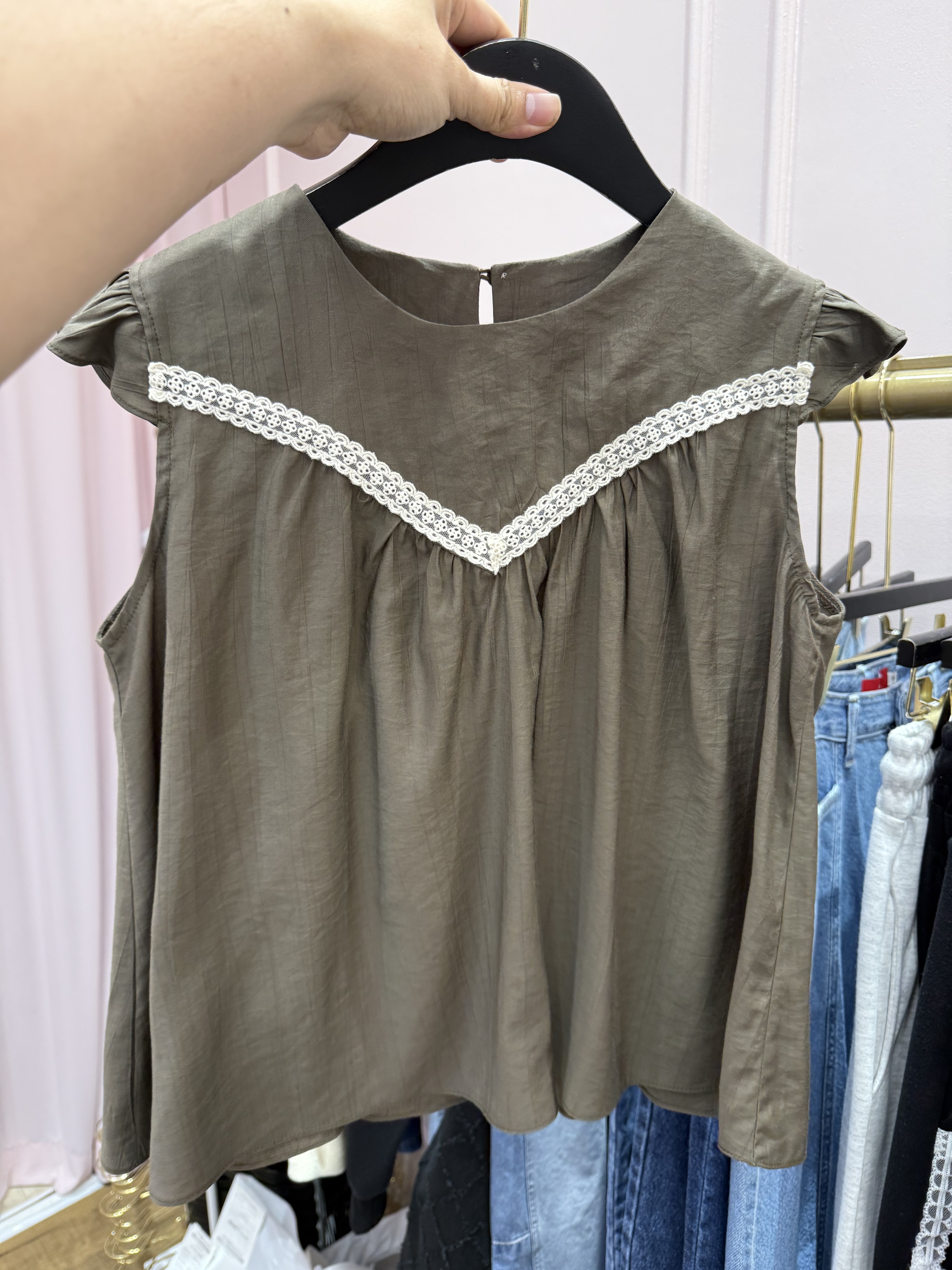 Ot81  胸 44   長 21   $399