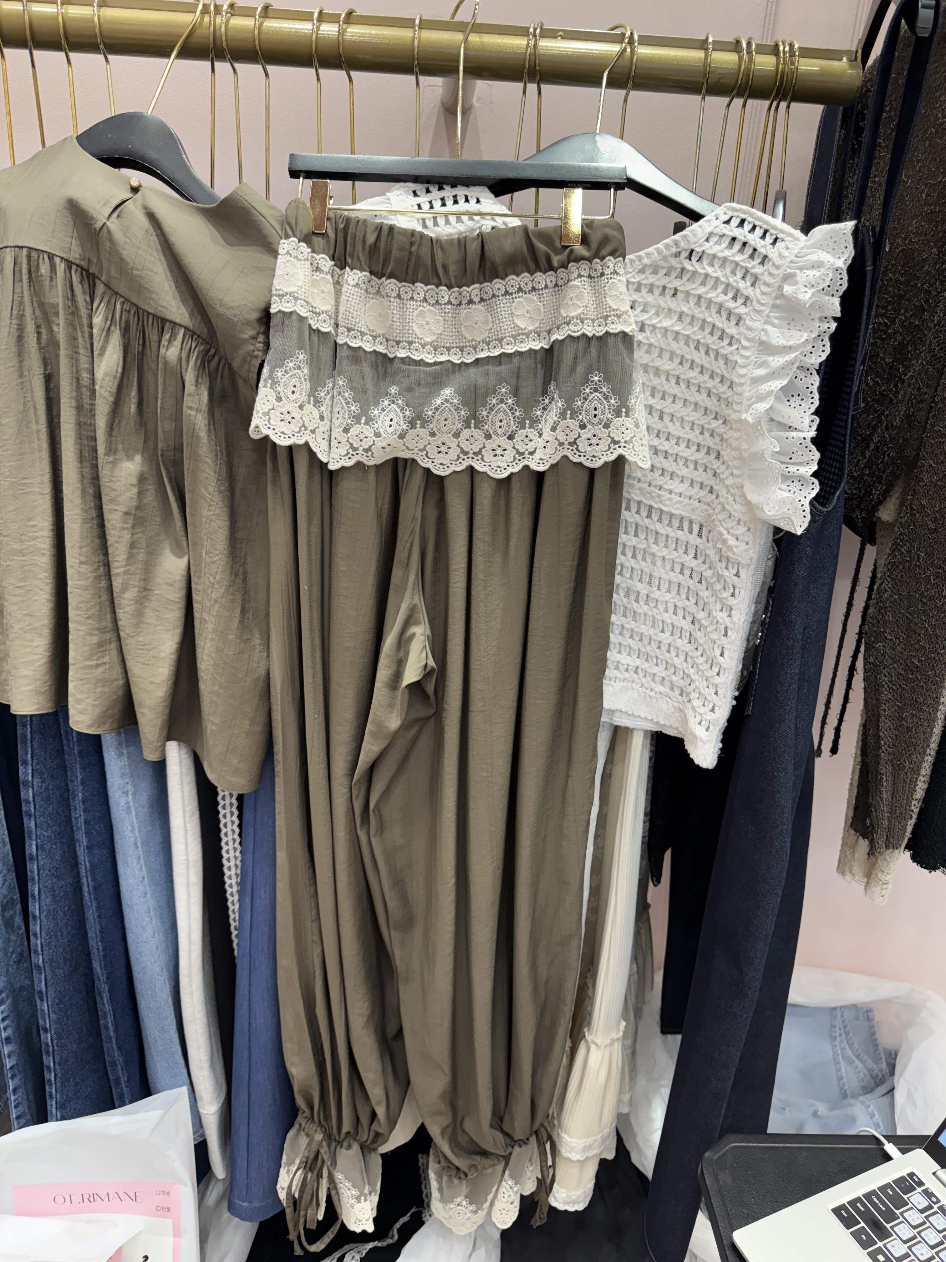 Ot80  褲 腰 25 -38  長42 .5  HIP 56    $499