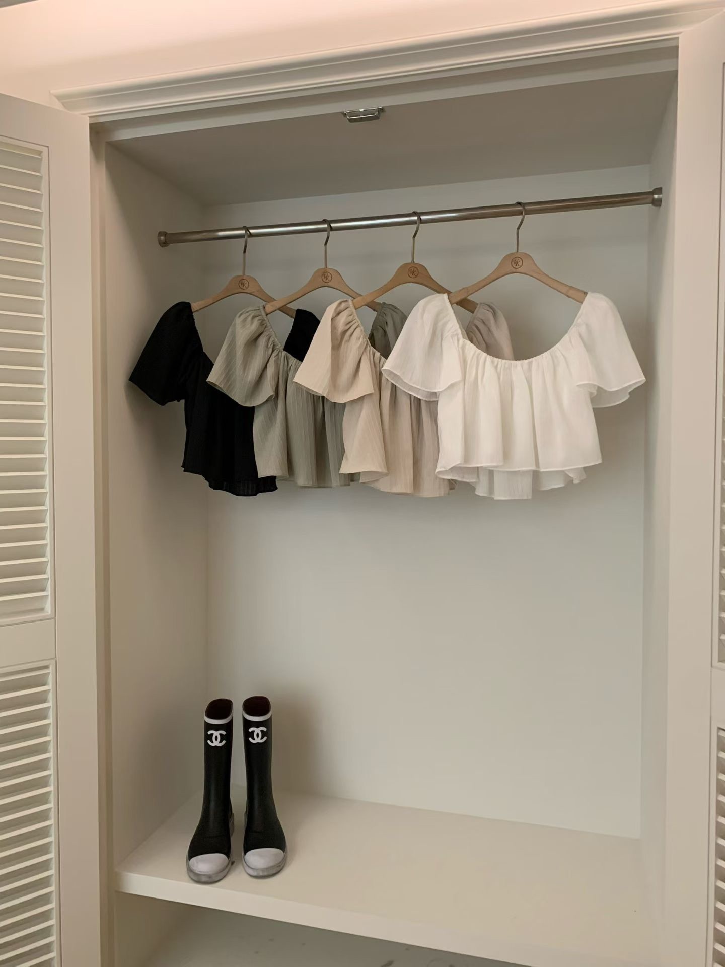 🇰🇷(預購)#AP18 立體壓紋短版上衣(黑/綠/粉/白)