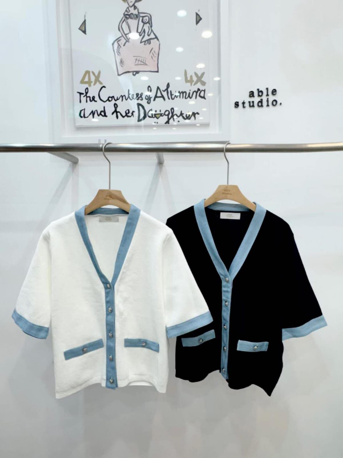 AS6119 藍邊V領短袖上衣