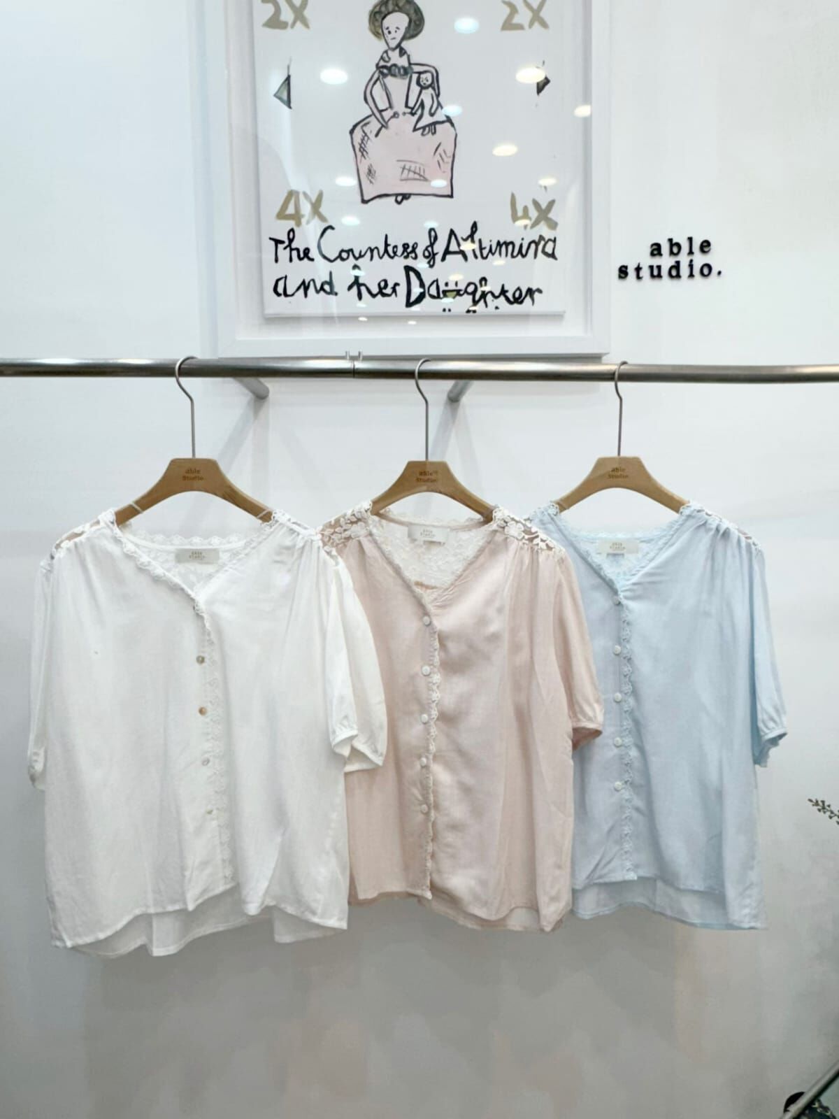 AS6151 後拼接蕾絲混絲上衣