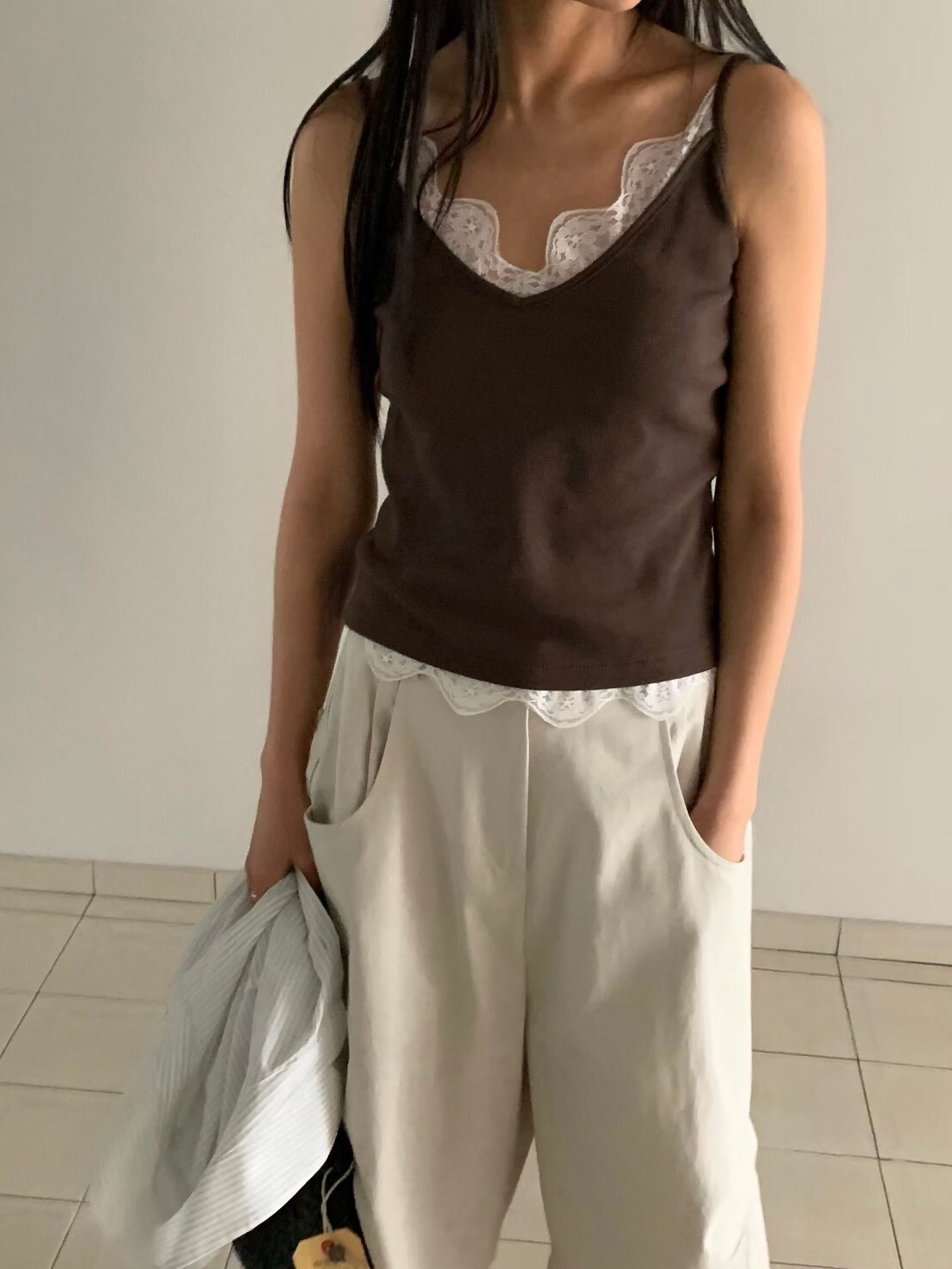 蕾絲捲邊內搭背心