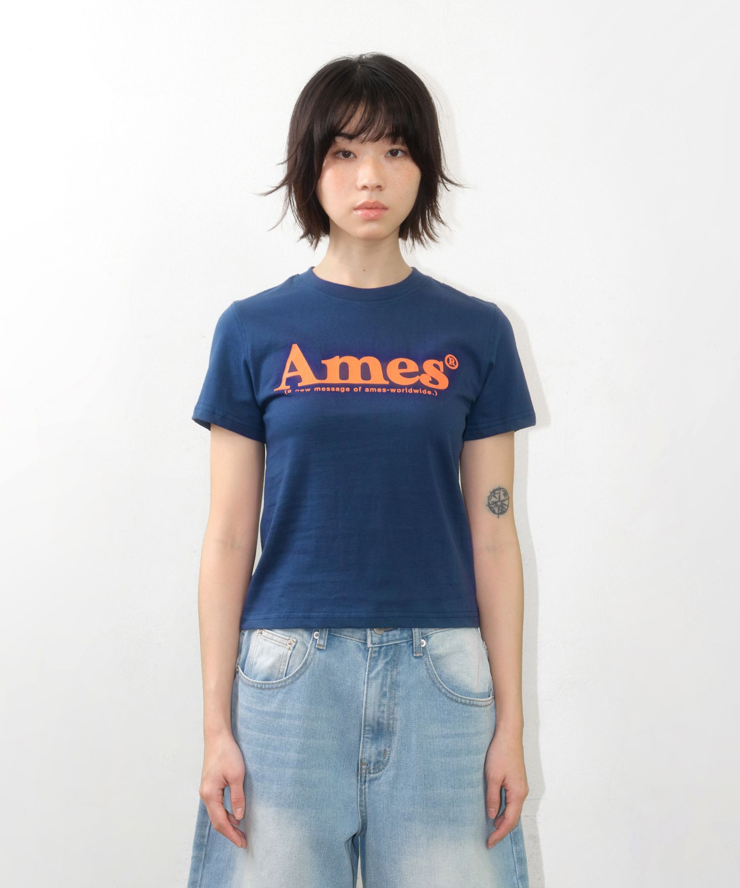 AMES-WORLDWIDE Basic Logo 短袖T恤 海軍藍 AM2EMUT510ANV