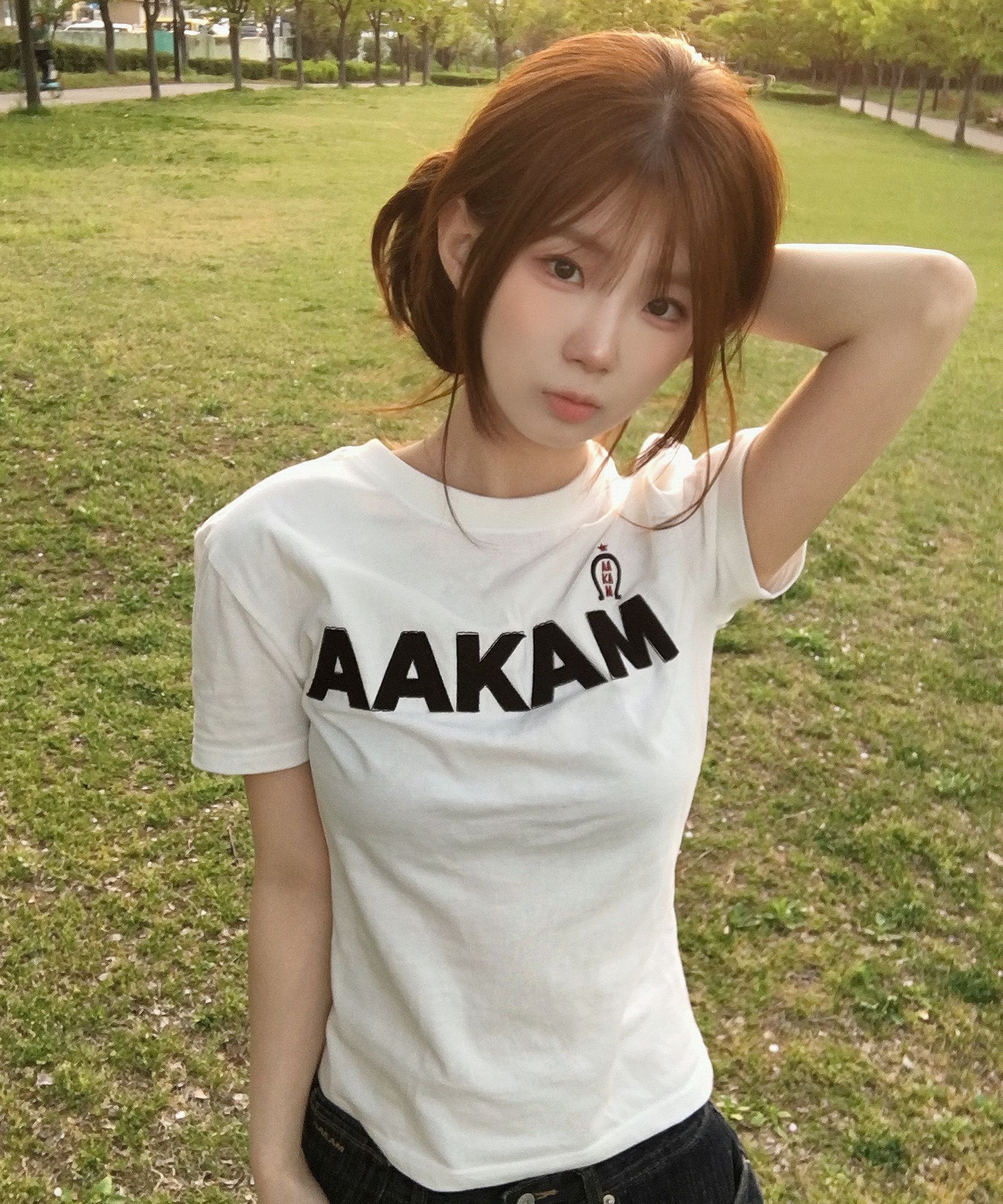 AAKAM AKM 馬刺繡短版上衣（白色） AK26TOP33WH