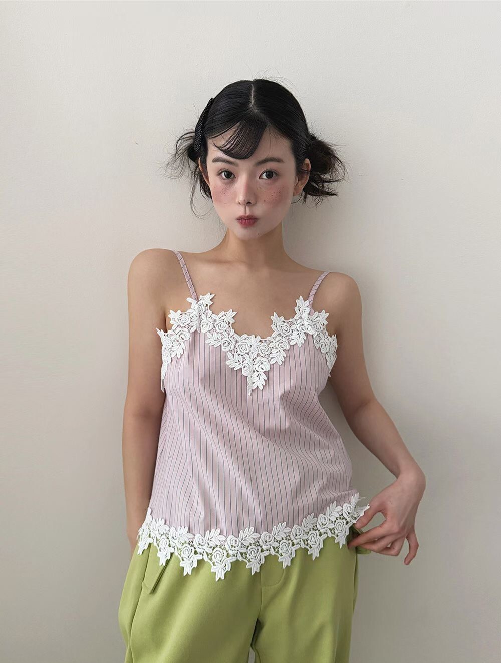 玫瑰花蕾絲吊帶直線背心