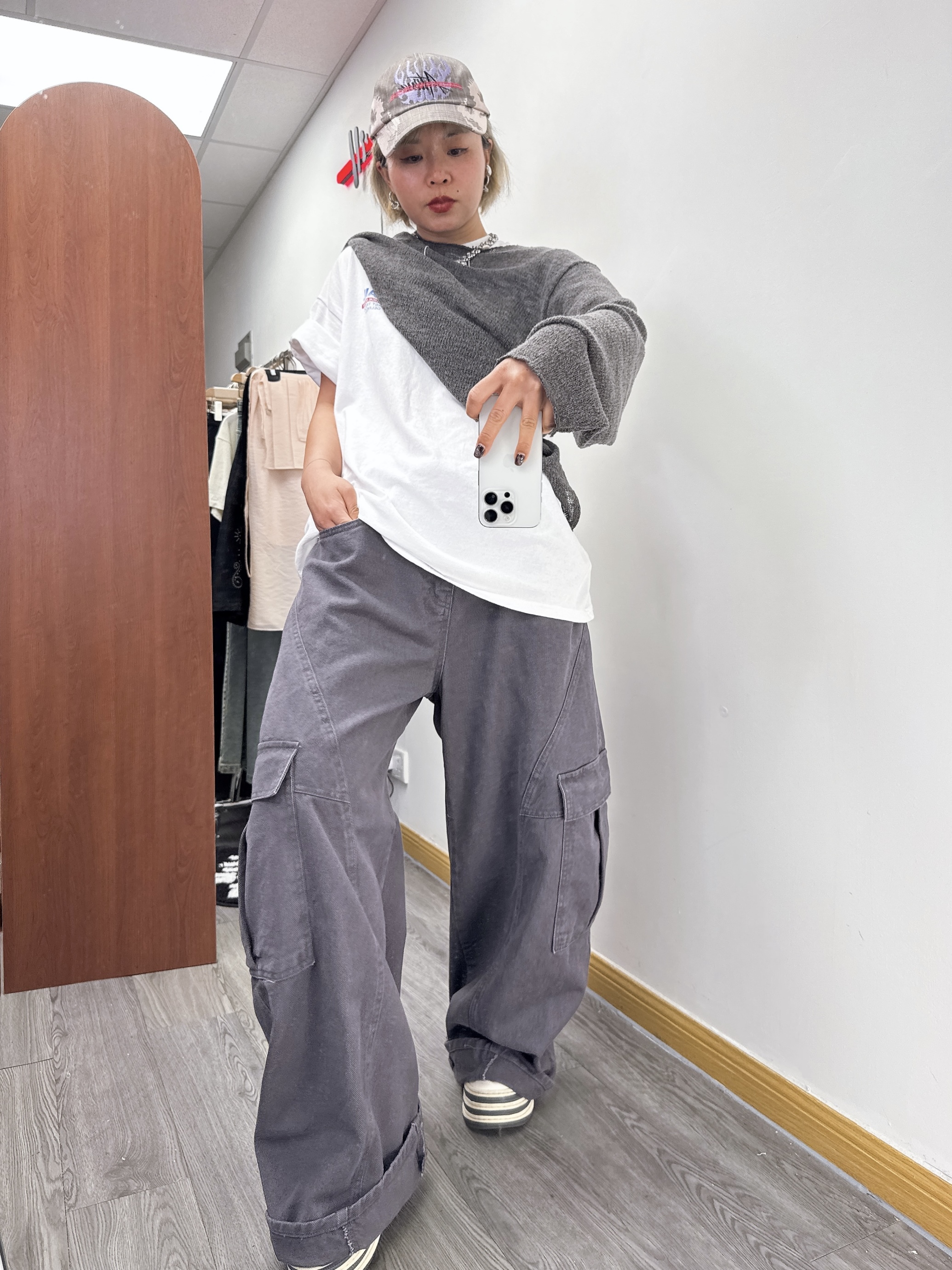 灰紫色工系牛仔褲