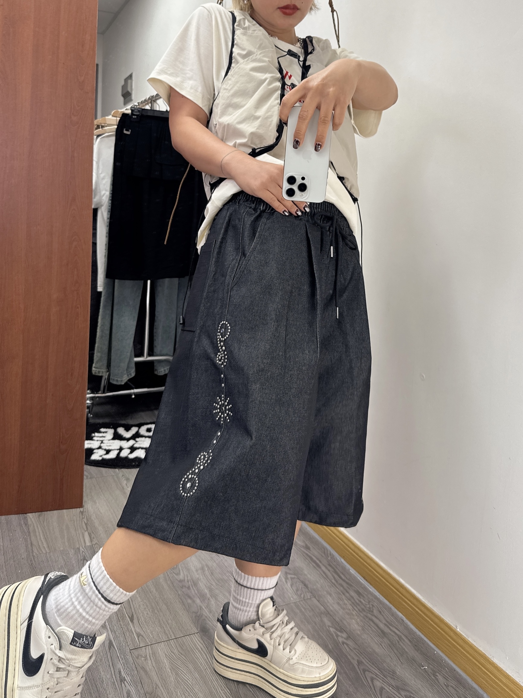 圖騰窩釘牛仔褲