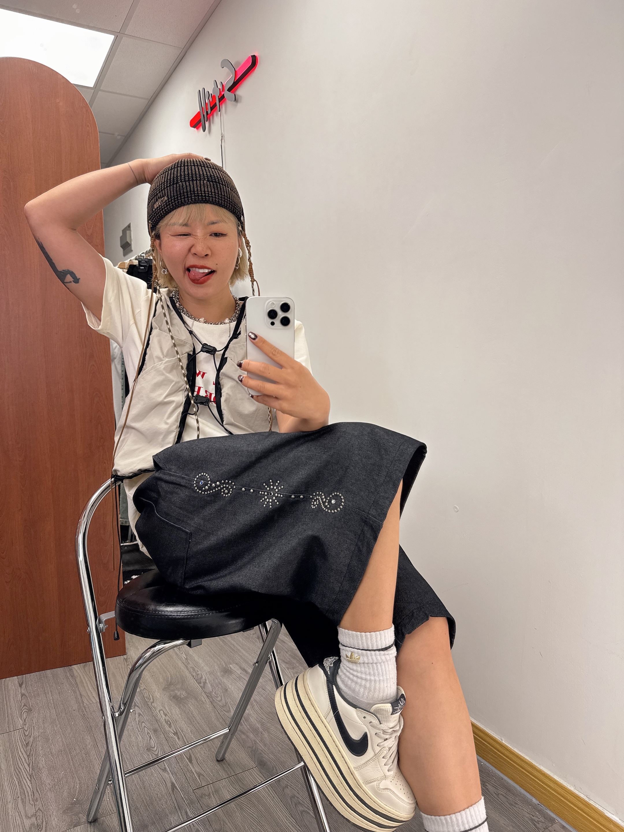 圖騰窩釘牛仔褲