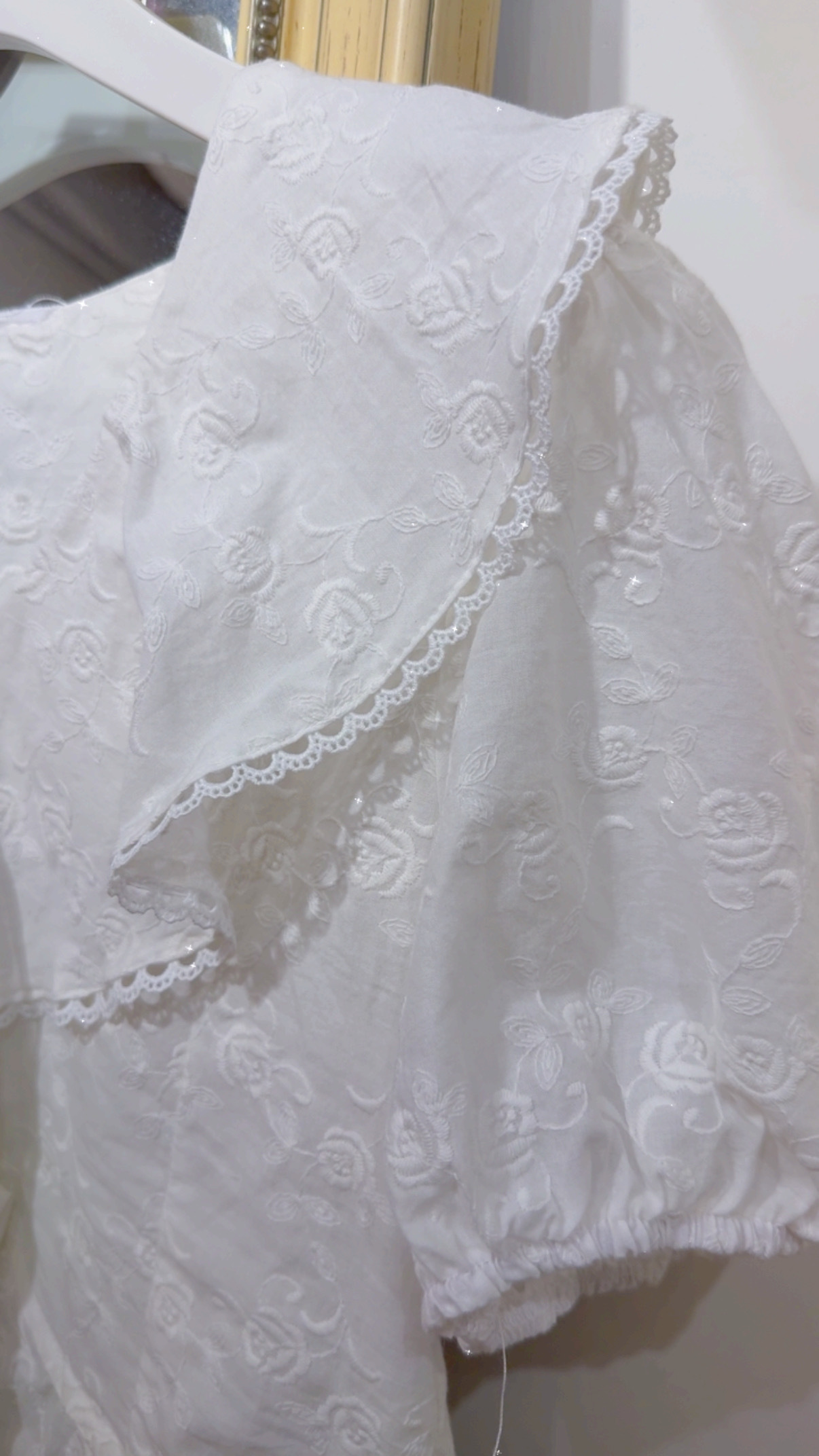 ✨Rose lace ruffle blouse 🎀✨