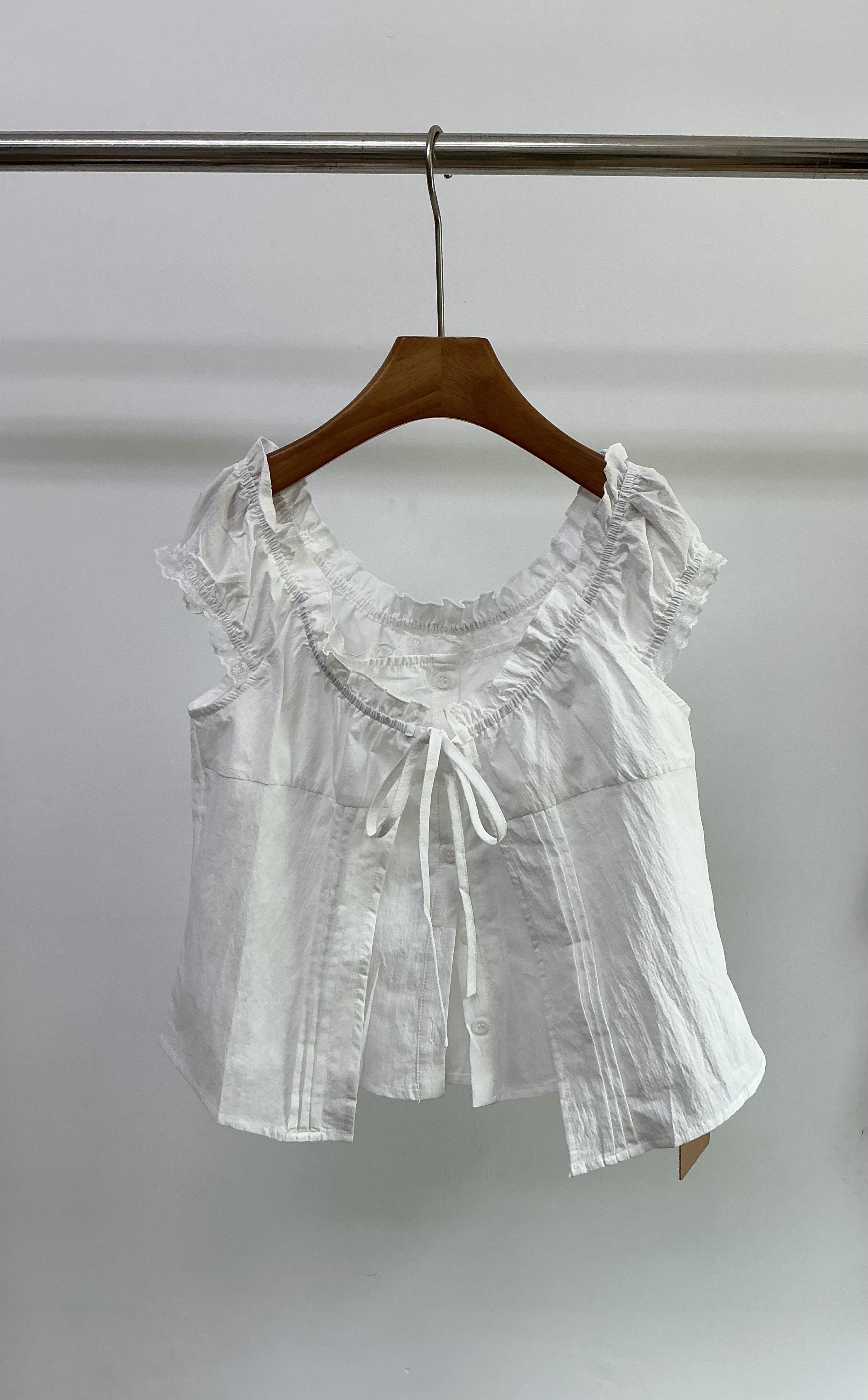 W00194蕾絲綁帶上衣