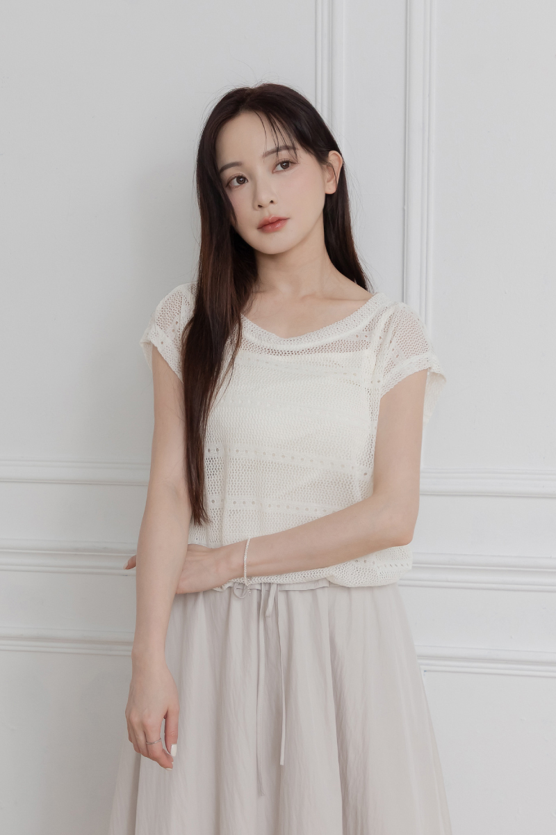造型編織寬領鏤空上衣