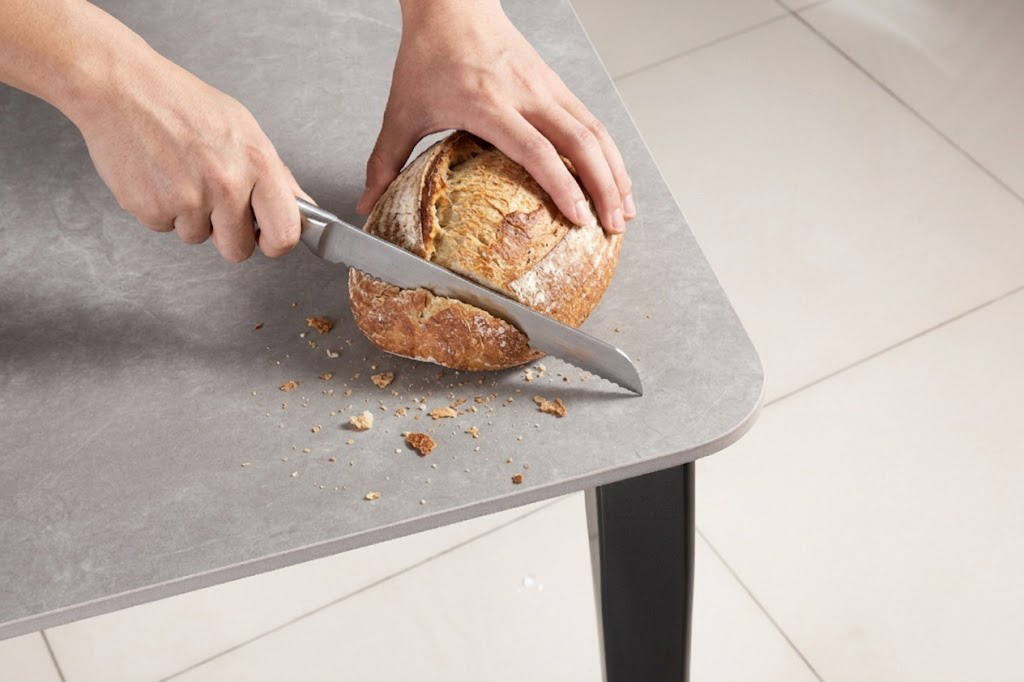 岩板餐桌耐刮性高