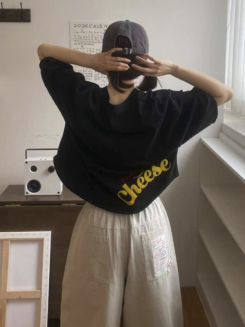 Oversize 超有型微笑刺繡V領寬鬆棉T