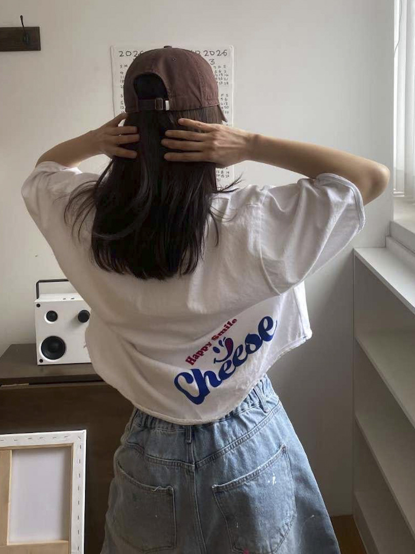 Oversize 超有型微笑刺繡V領寬鬆棉T