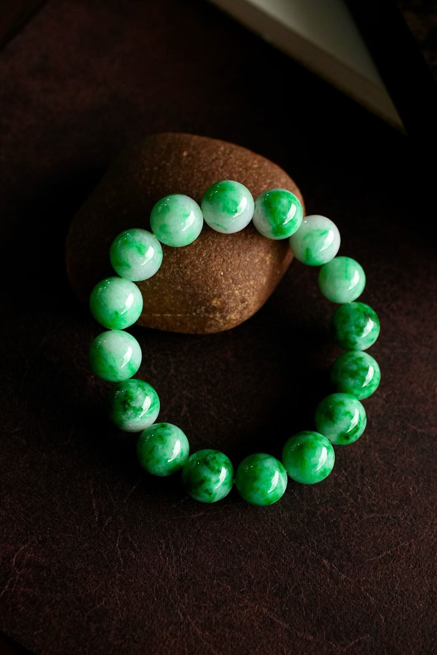 41681 翡翠辣陽綠單圈手串 (12mm直徑)