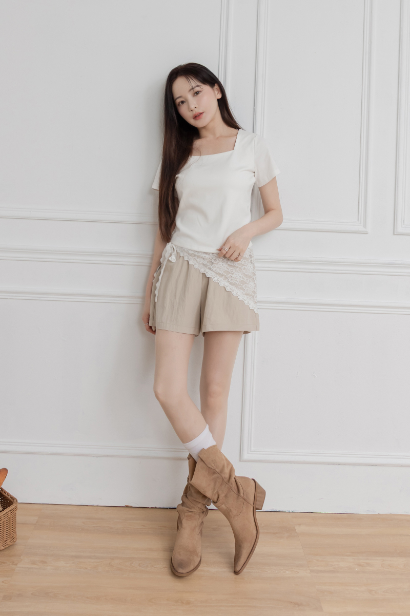 素面方領棉質上衣