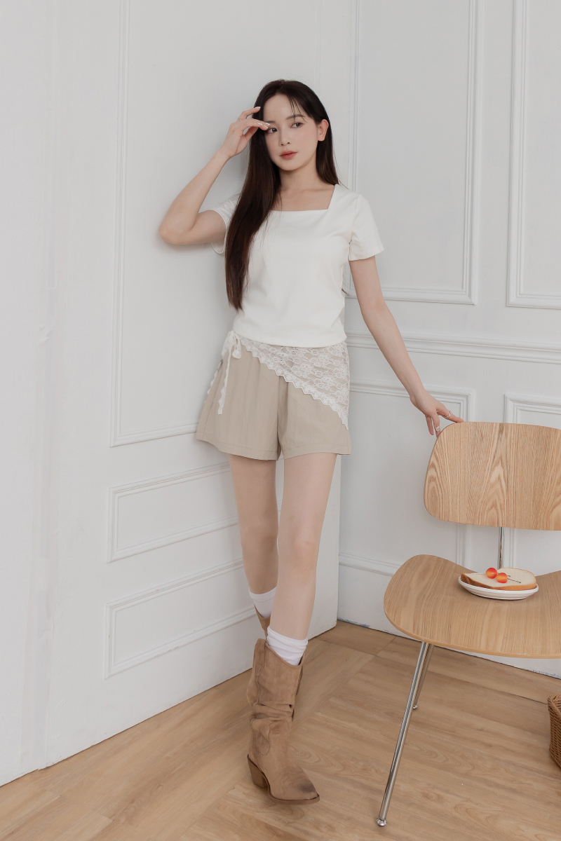 素面方領棉質上衣