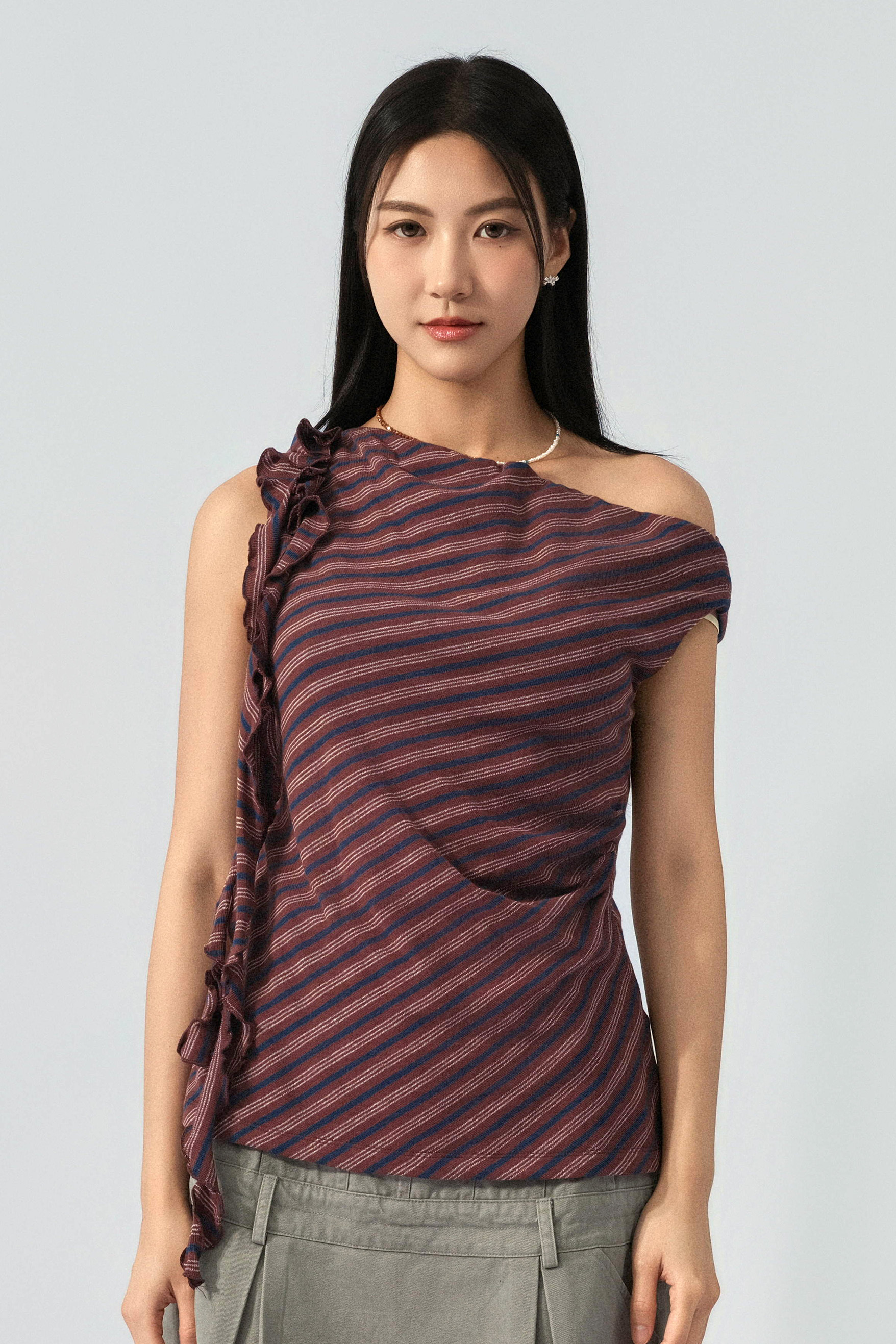 荷葉飾帶可單肩條紋上衣  (預購產品）