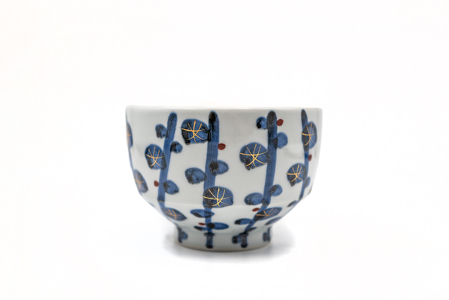 西岡工房｜砥部燒 金彩草花紋碗 1000ml