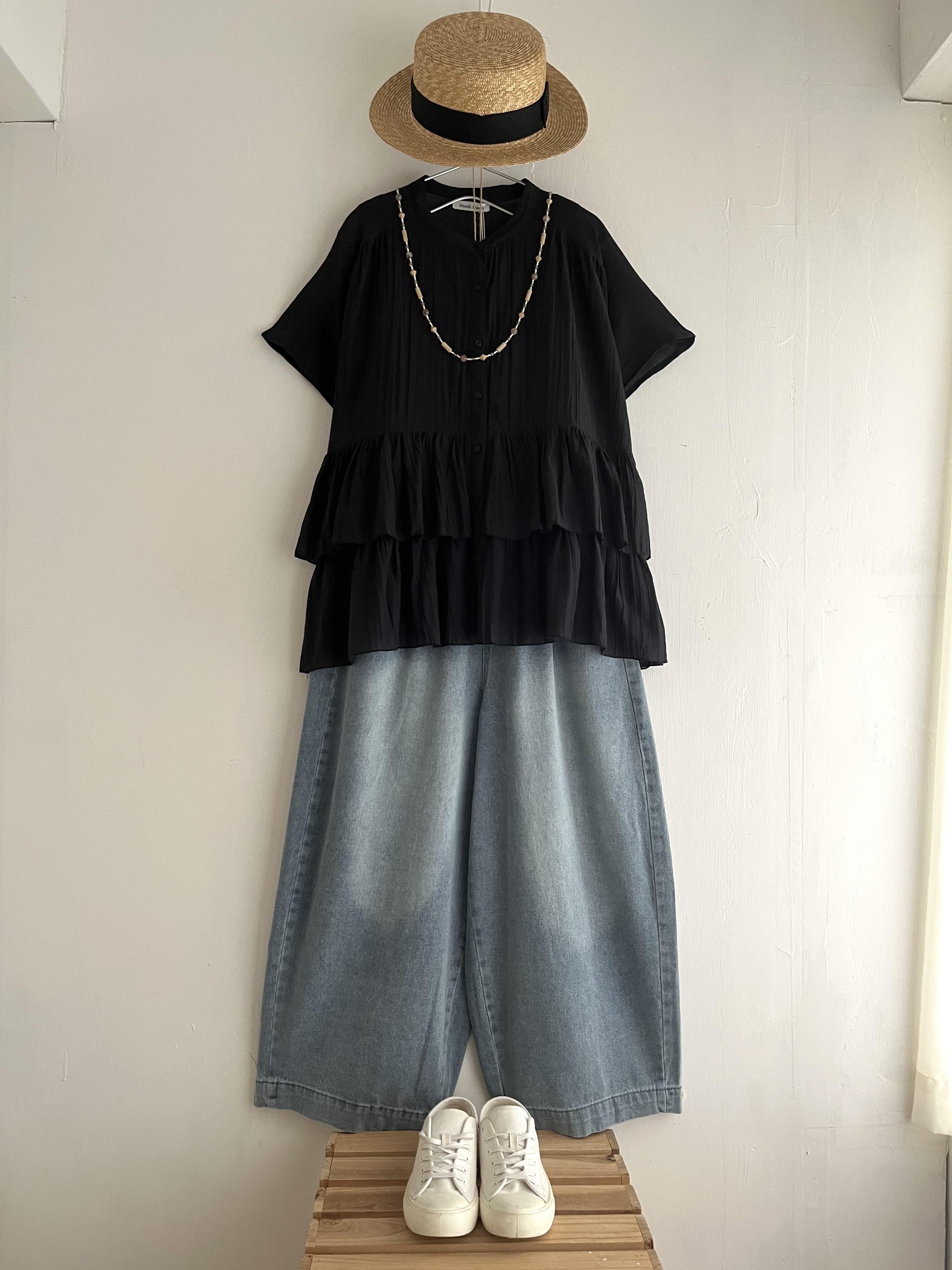 Shanti Shanti黑色層層小企領top