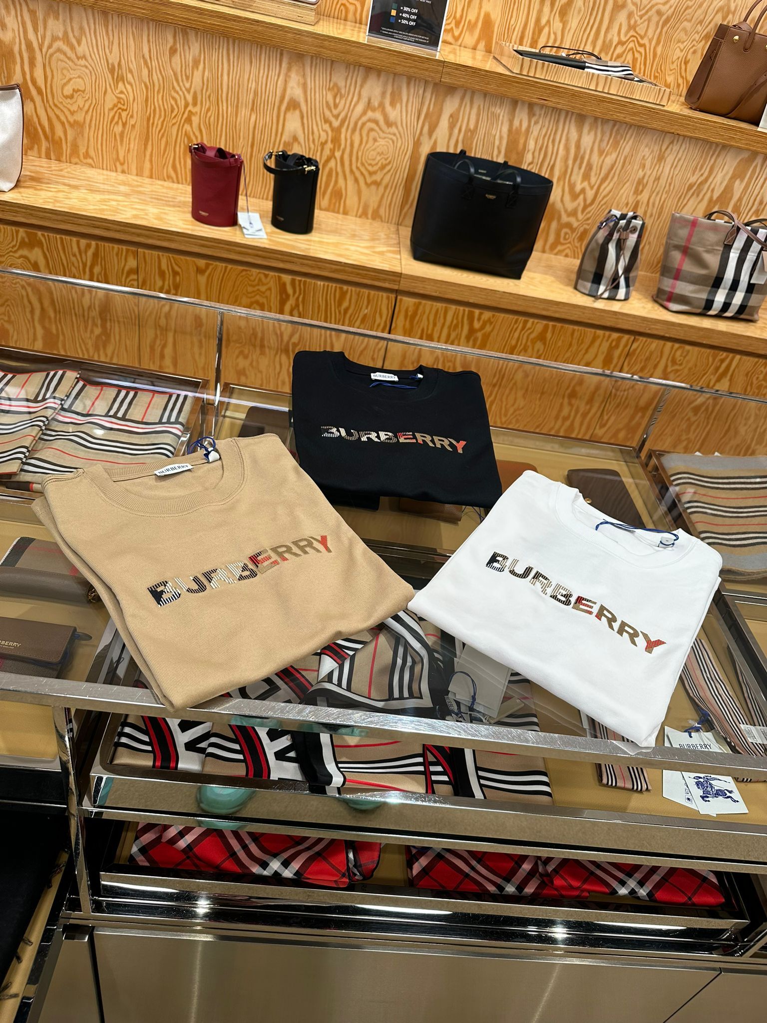 LYS01666 Burberry Ellison 經典格紋Logo刺繡短袖Tee