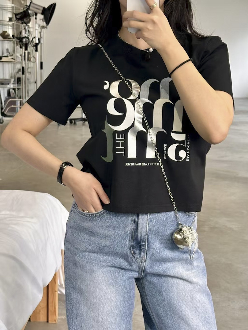 質感金銀字母設計款★不用紮也能自然拉高比例棉T