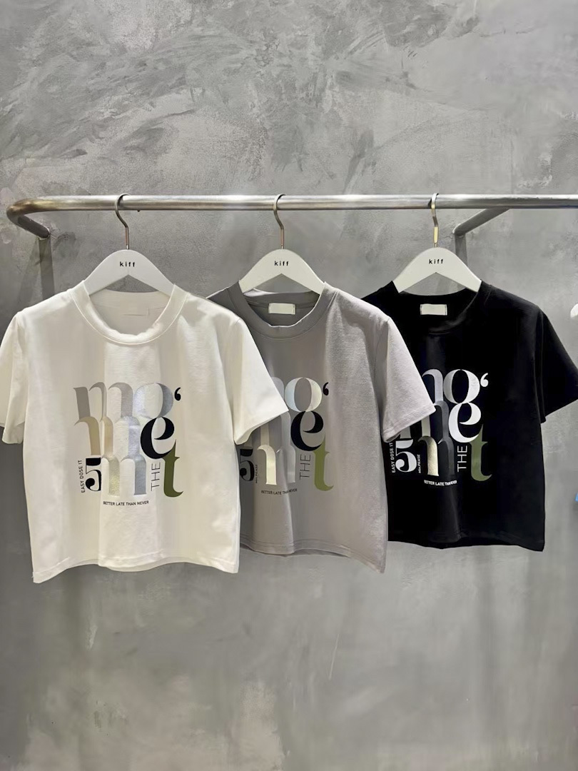 質感金銀字母設計款★不用紮也能自然拉高比例棉T