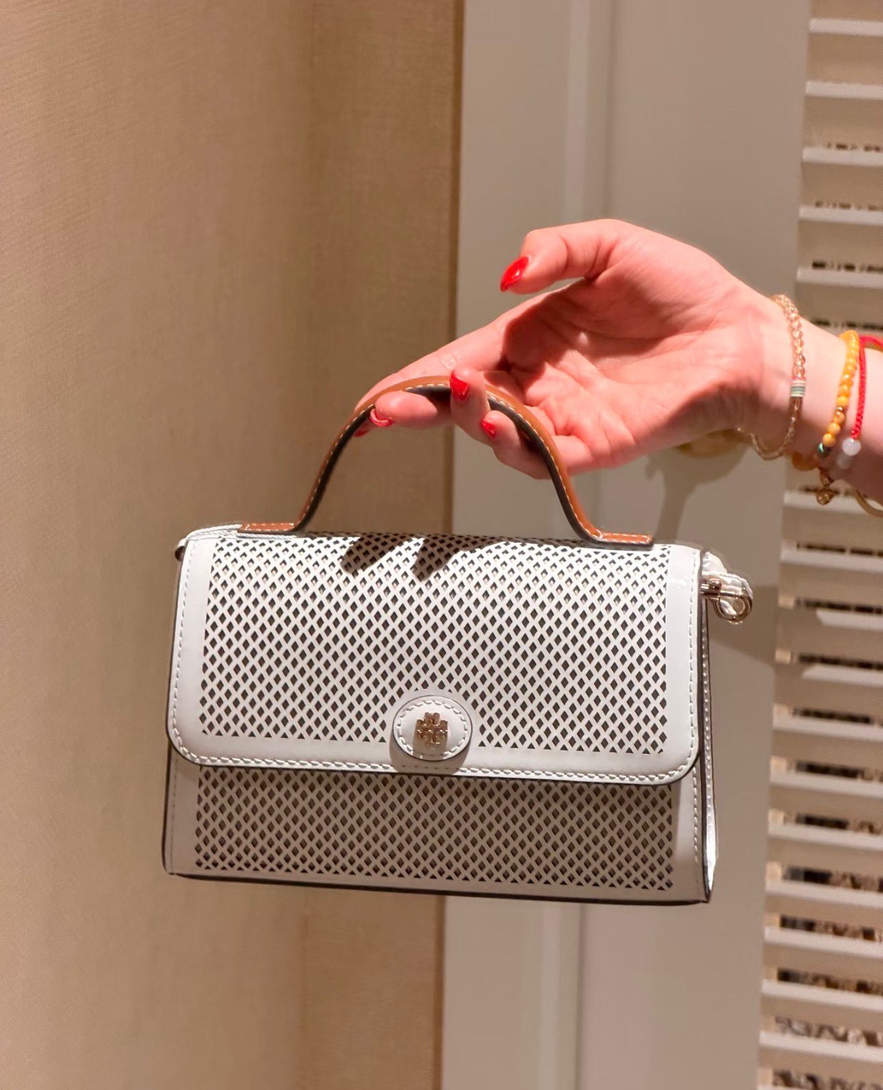 【預購】H042902 Tory Burch Emerson 白色鏤空拼接迷你手提包