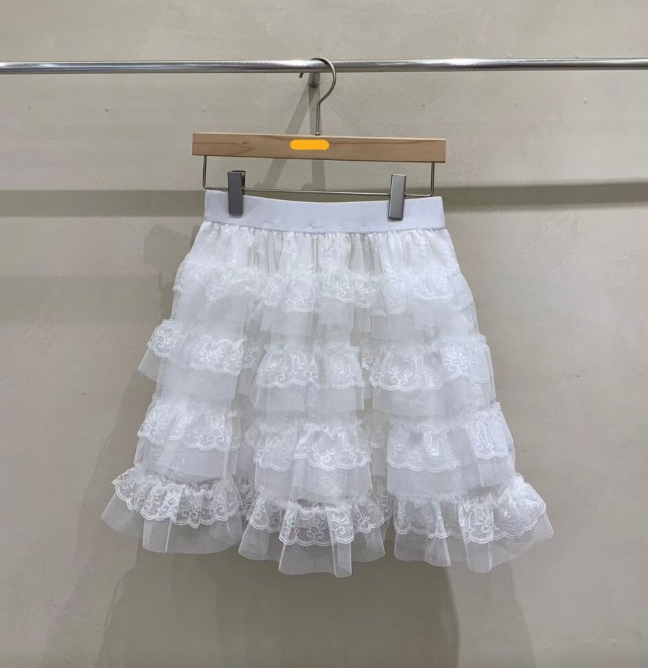 JK05  LACE裙褲 腰24 -38   HIP50   長16   $609 (一口價)
