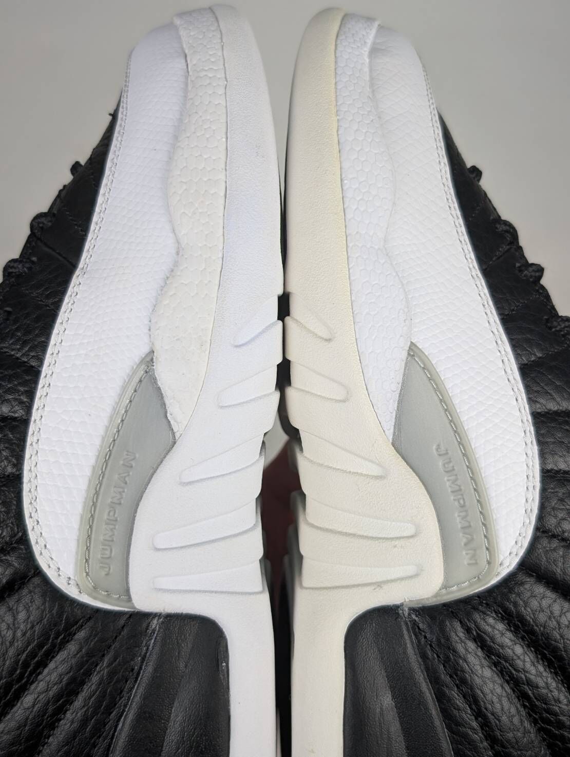 微瑕疵-左腳中底鞋底泛黃右腳內外側泛黃 153265-006 4Y Air Jordan 12 GS " Playoffs " 2022 季後賽 黑白 女鞋