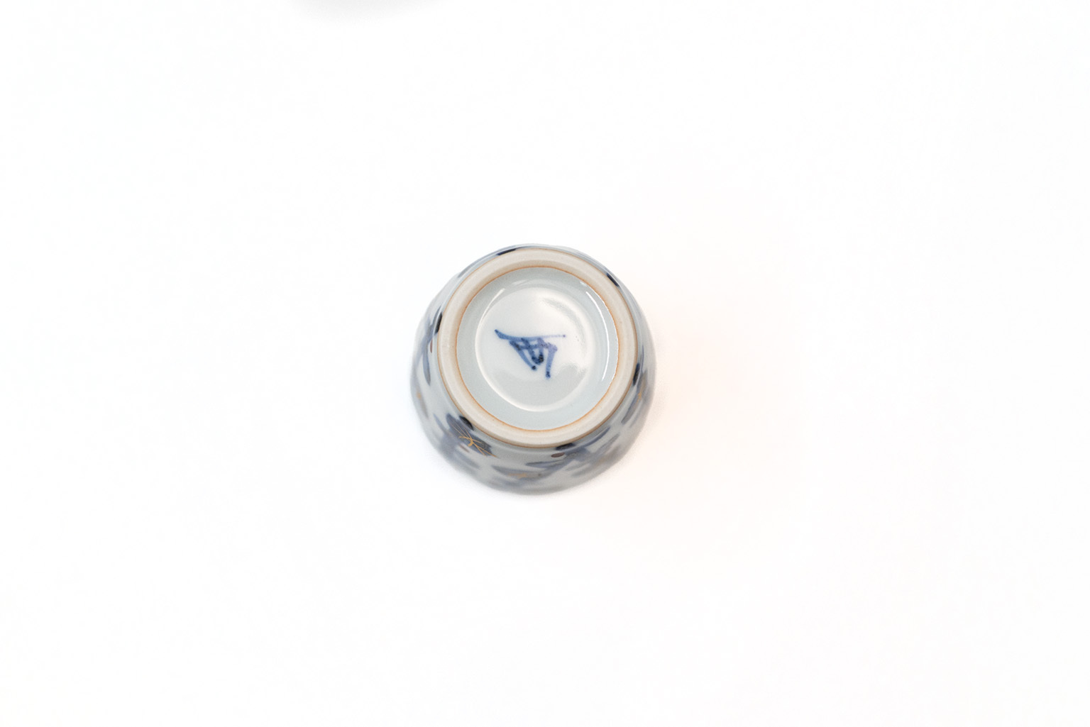 西岡工房｜砥部燒 金彩草花紋-茶杯 250 ml