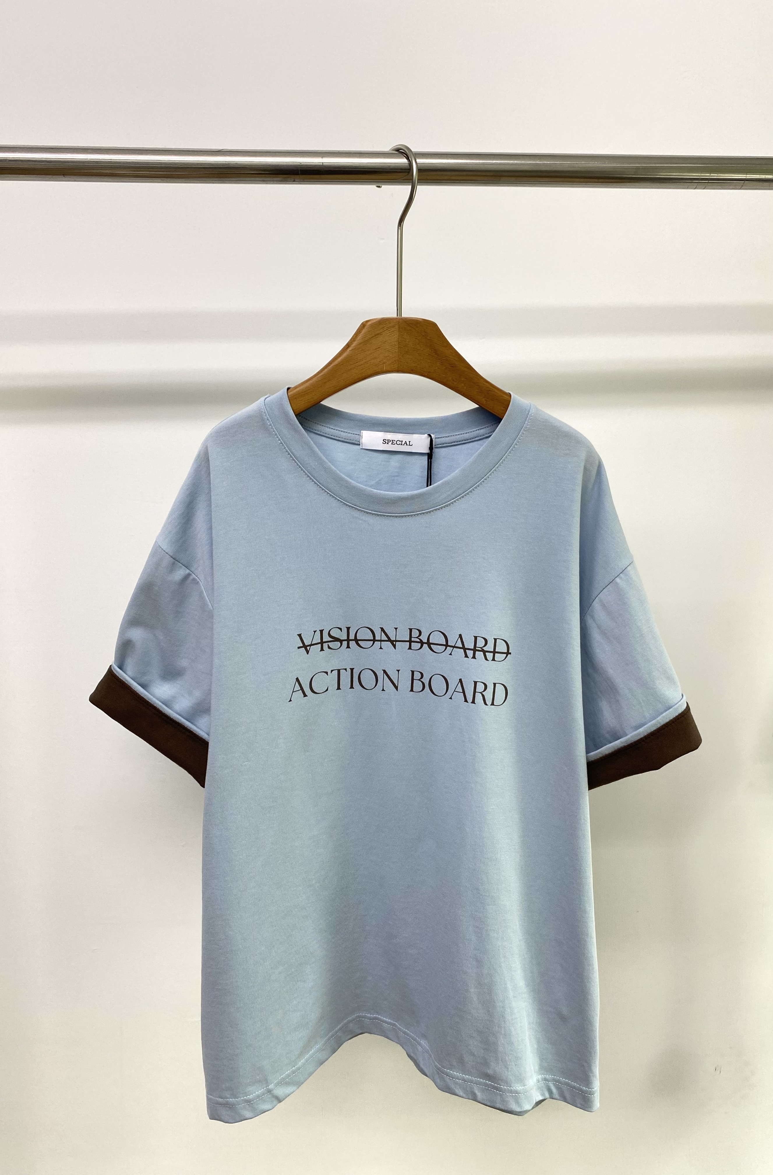 W00214韓製拼色字母上衣