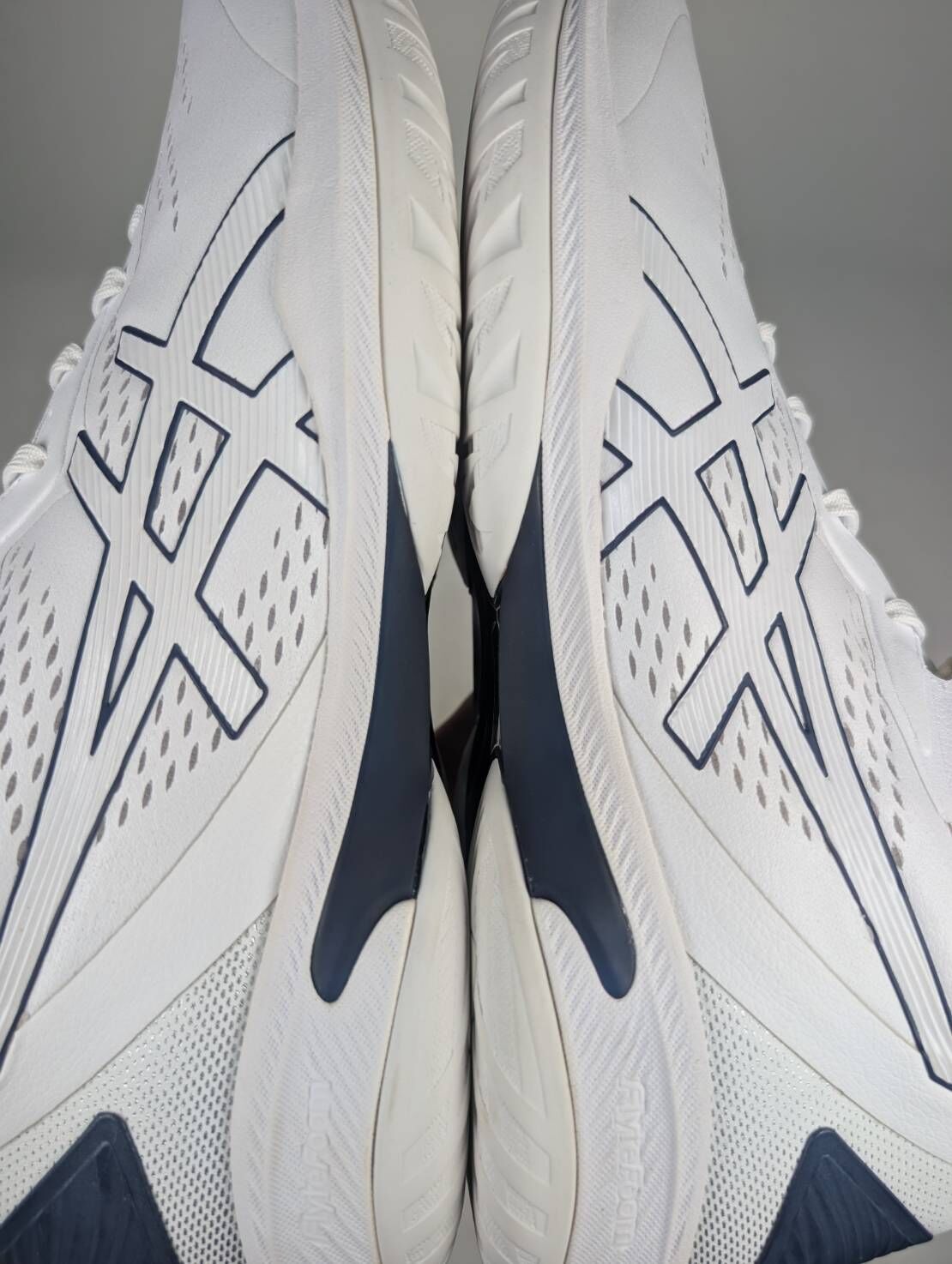 微瑕疵-左右腳中底微泛黃 1063A063-102 30CM ASICS GELHOOP V15 籃球鞋 白藍 男