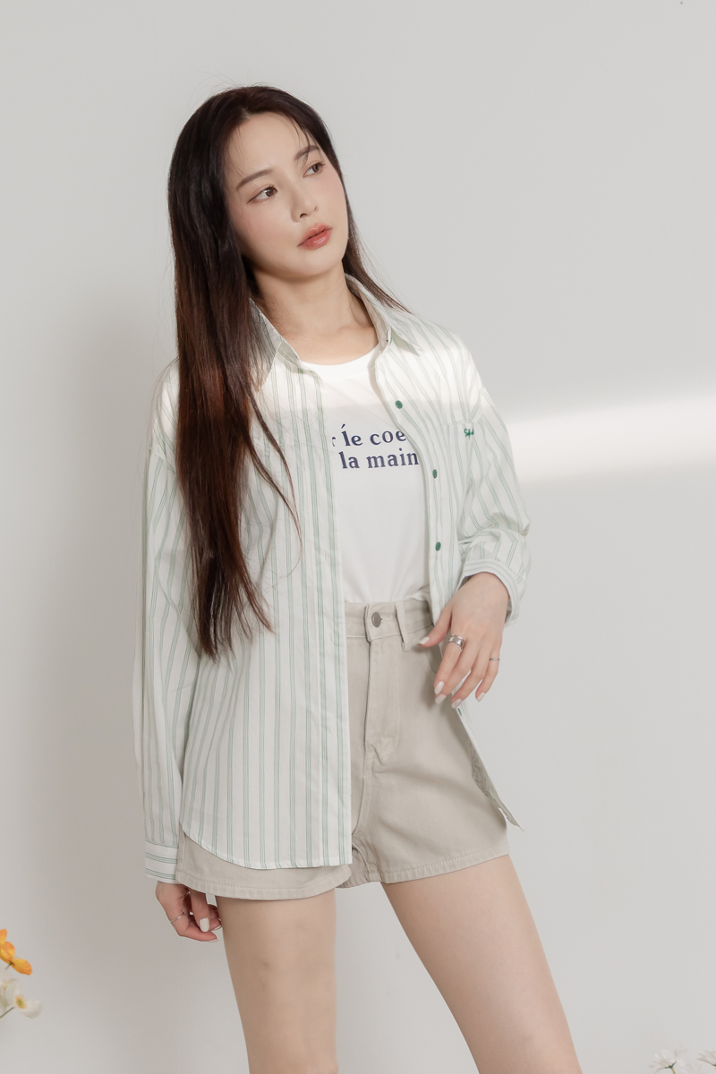 口袋刺繡直條紋襯衫