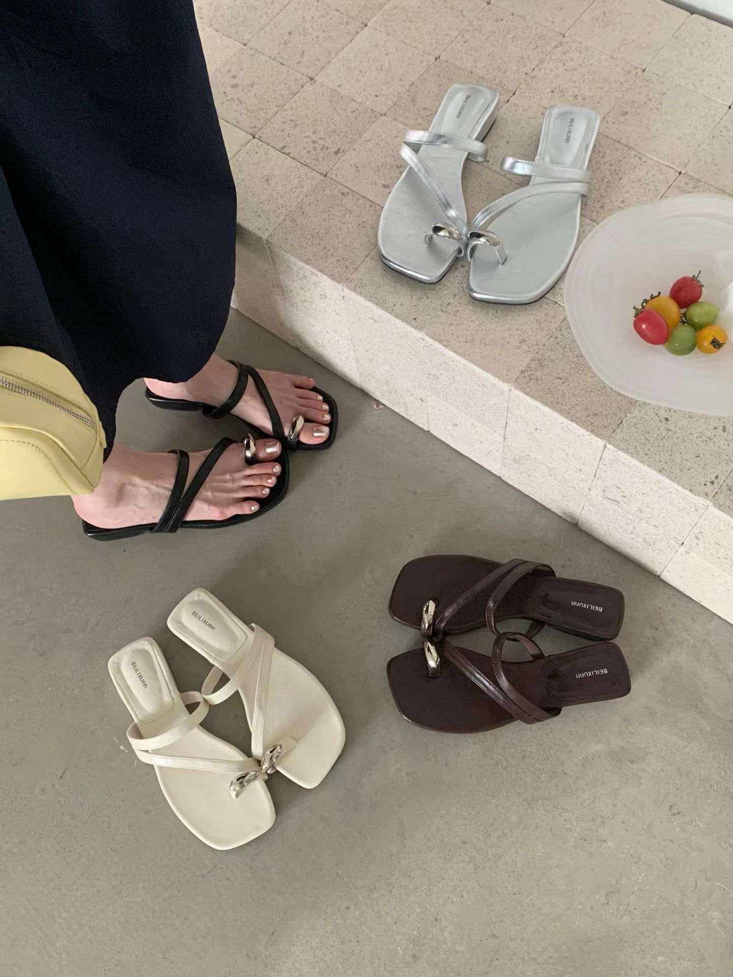 曲線金屬套趾涼鞋