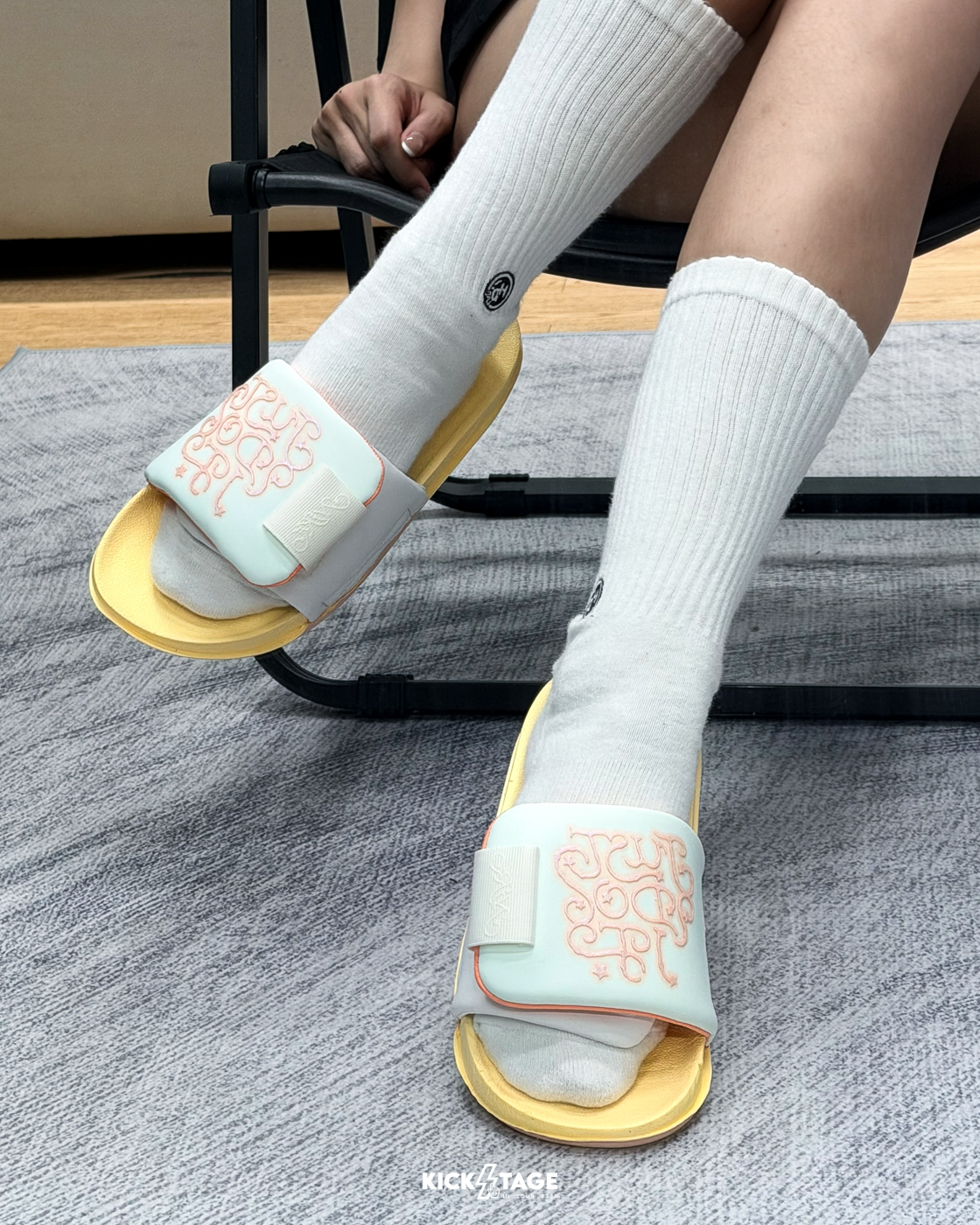 女鞋 NIKE W OFFCOURT ADJUST SLIDE 黃綠 魔鬼氈 可調節 軟底 緩震 休閒 拖鞋【IR8251-187】