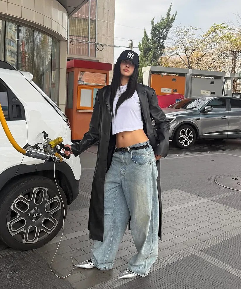 【OWN】MLB Korea 短袖上衣 簡約 休閒 短版 圓領 小LOGO 短TEE 女款 Karina同款 Aespa 白色 淺粉色 咖啡色 3FTSB8463-50WHS 3FTSB8463-10PKL 3FTSB8463-14BRS