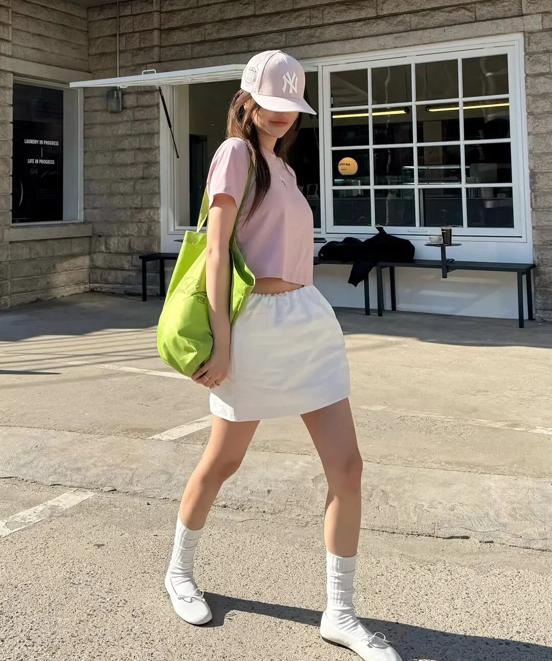 【OWN】MLB Korea 短袖上衣 簡約 休閒 短版 圓領 小LOGO 短TEE 女款 Karina同款 Aespa 白色 淺粉色 咖啡色 3FTSB8463-50WHS 3FTSB8463-10PKL 3FTSB8463-14BRS