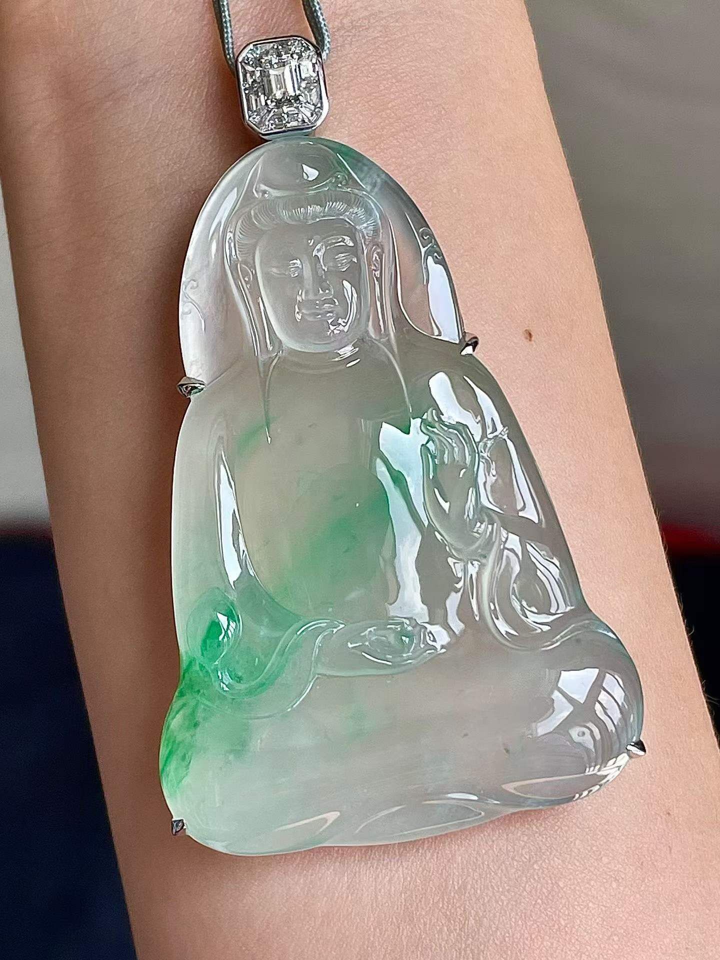 4165548 翡翠玻璃種飄陽綠觀音吊墜