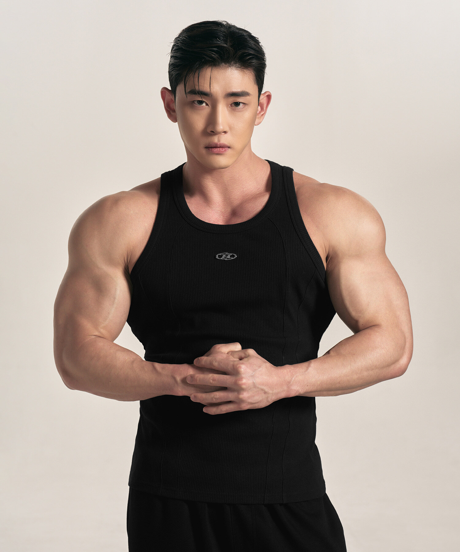 B PENDANT CUT LINE SLEEVELESS