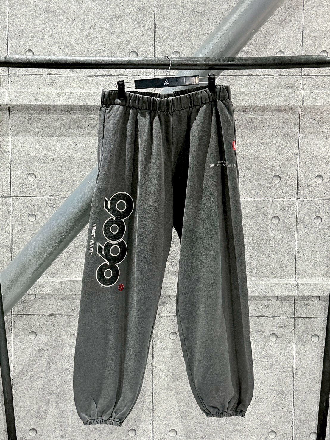 9090 鱷魚紋皮革Logo 水洗灰棉褲 長褲