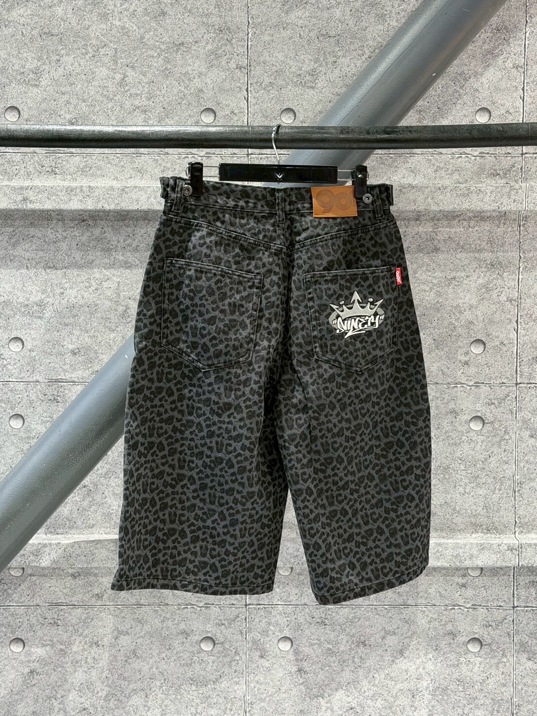 9090 缺貨款 灰黑豹紋短褲 七分褲 寬褲