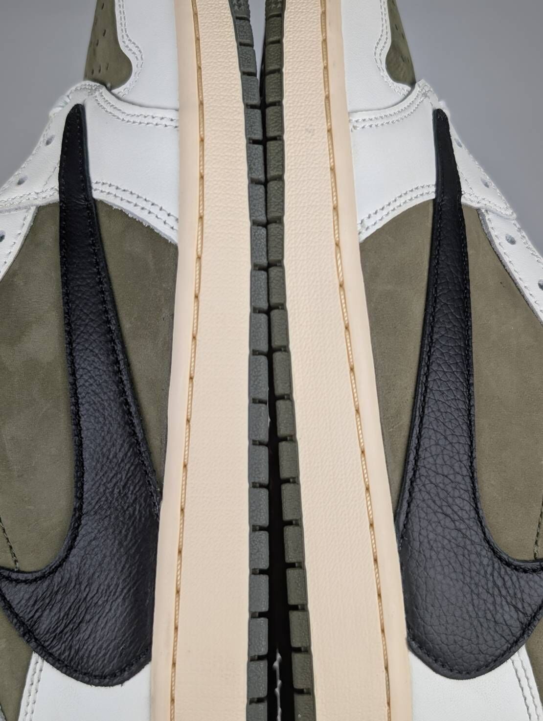 微瑕疵-左右腳鞋底明顯色差無配件(鞋帶) DM7866-200 M11 Travis Scott x Air Jordan 1 Low OG "Medium Olive" 聯名款 倒鉤 橄欖綠 男鞋