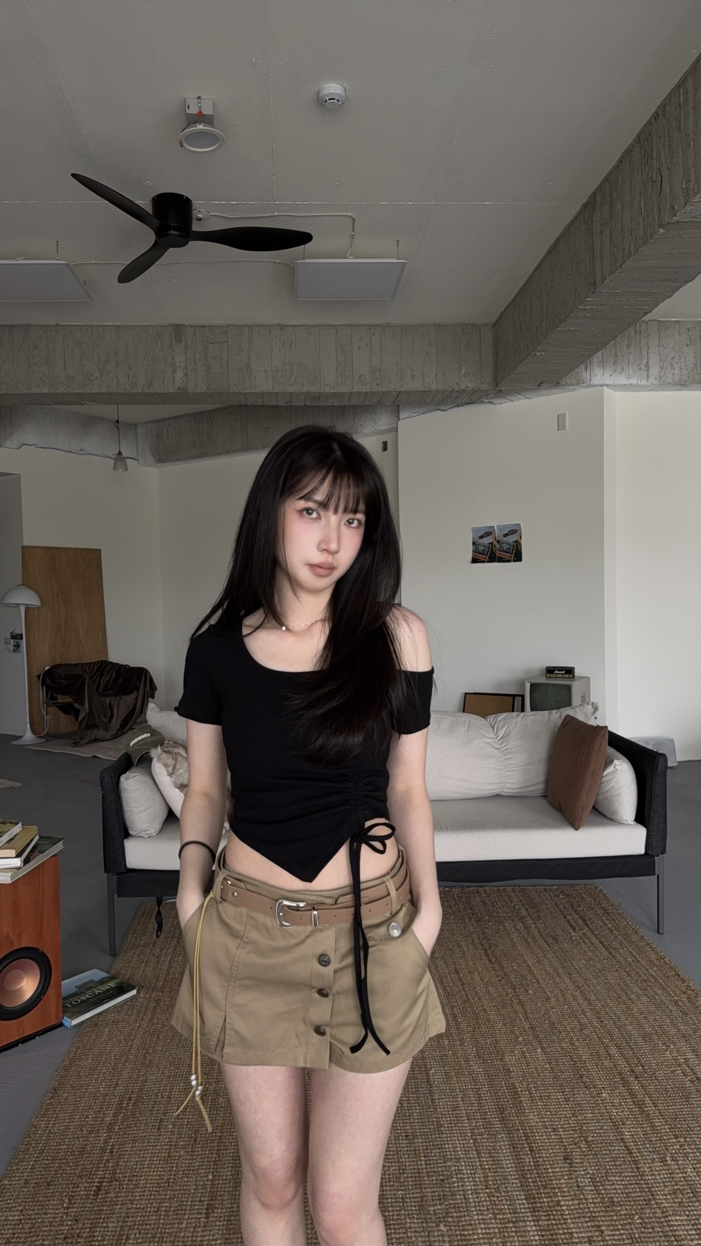 U領肩帶下擺三角短袖上衣