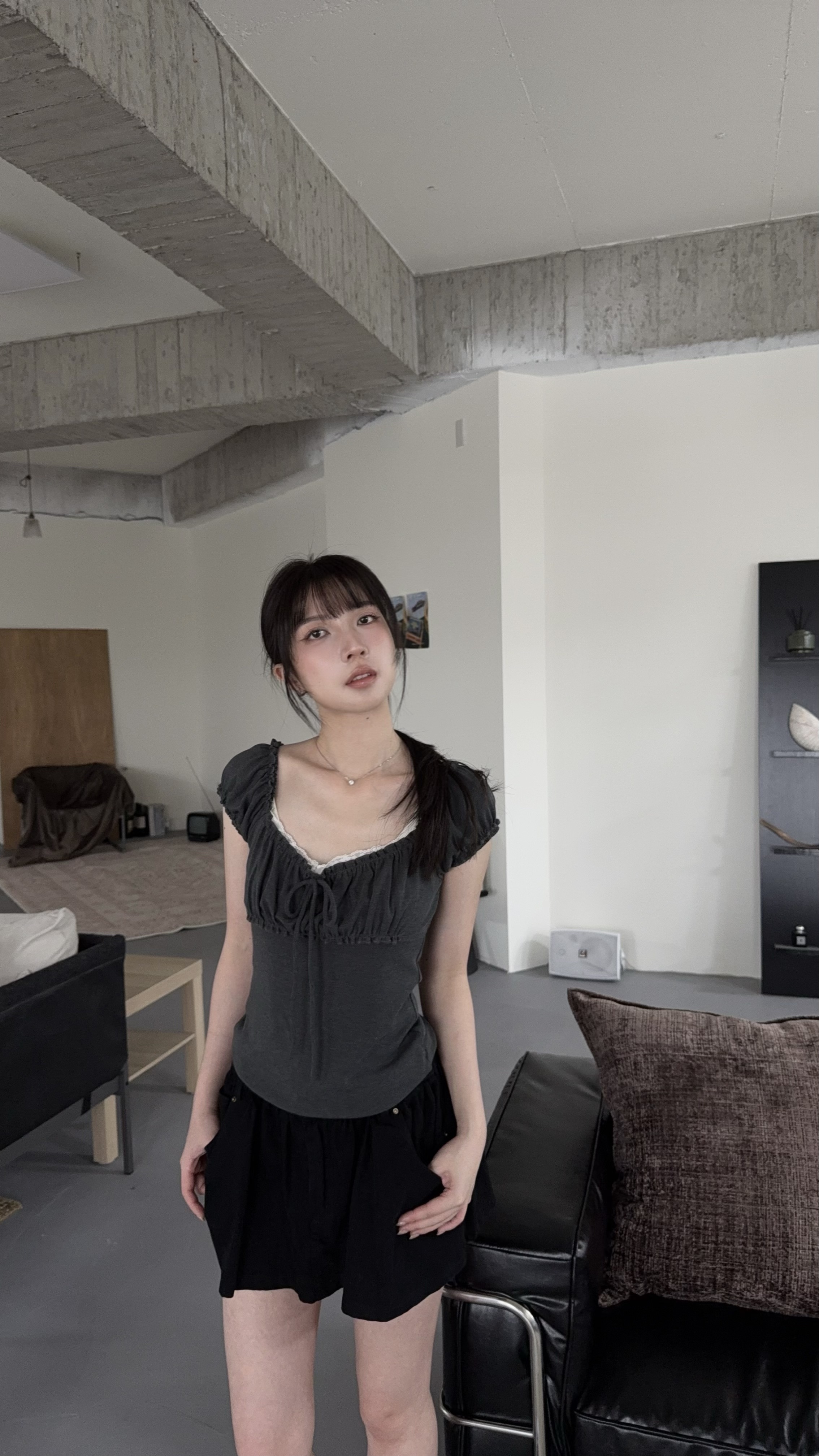 木耳邊泡泡袖彈性棉上衣