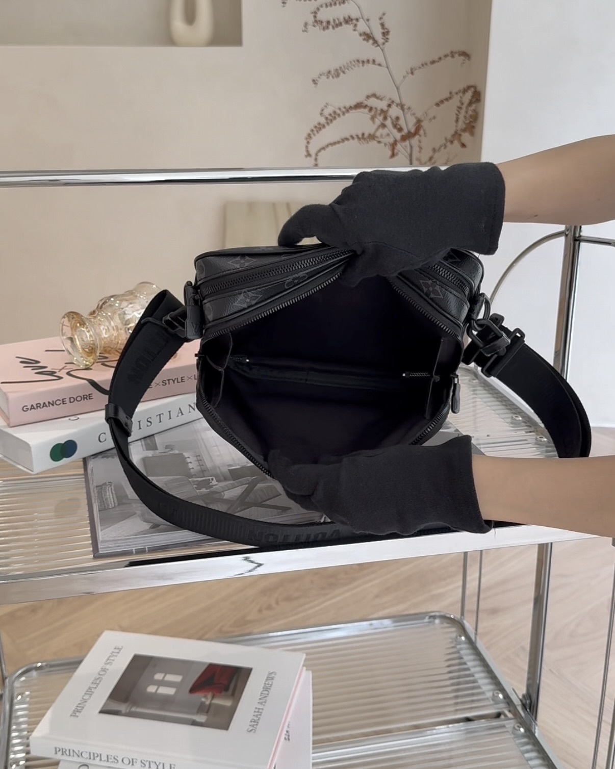 LV｜ALPHA 郵差包 黑色老花 M46955