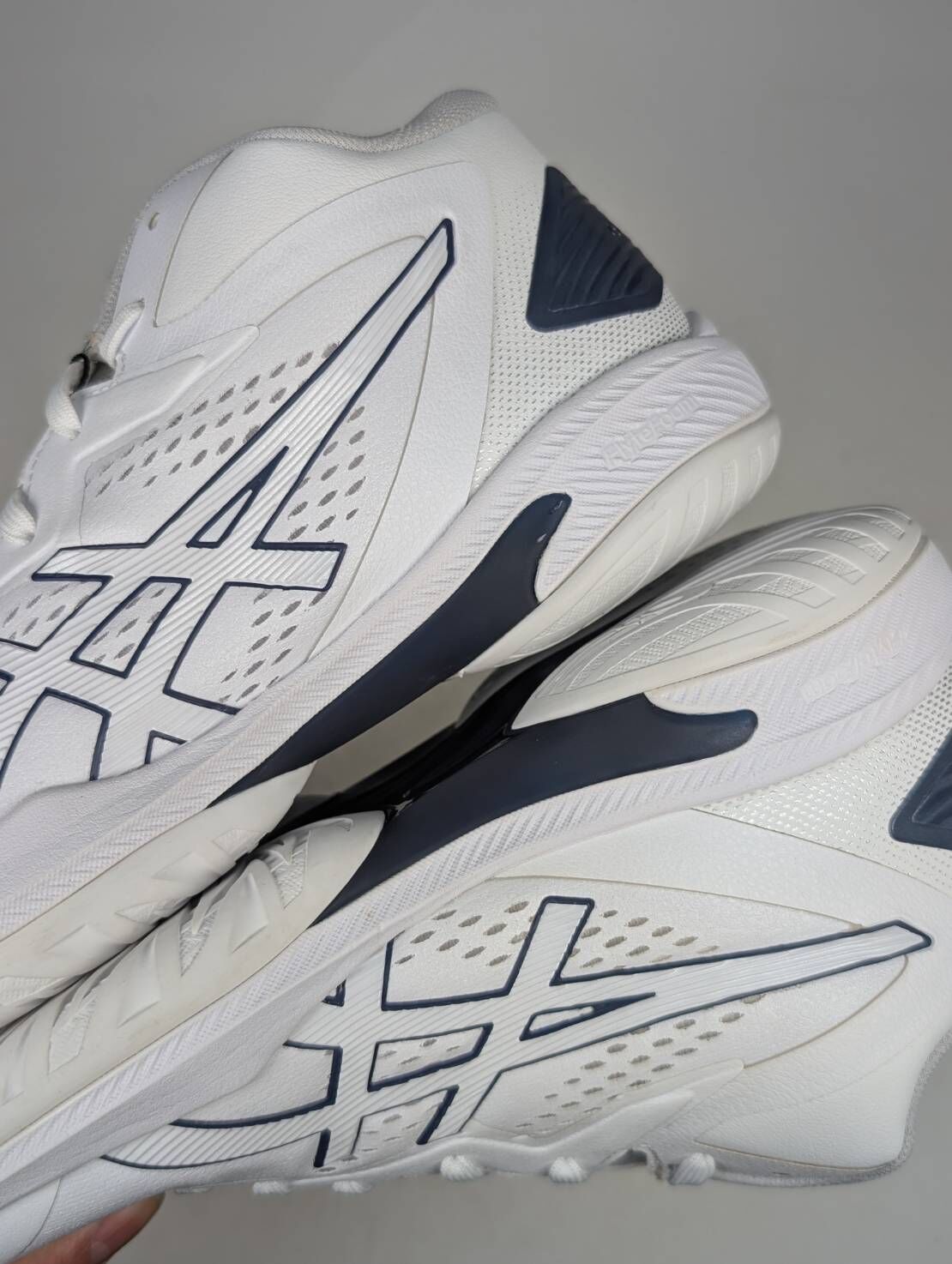 微瑕疵-左右腳中底泛黃外側鞋面色差 1063A063-102 27CM ASICS GELHOOP V15 籃球鞋 白藍 男