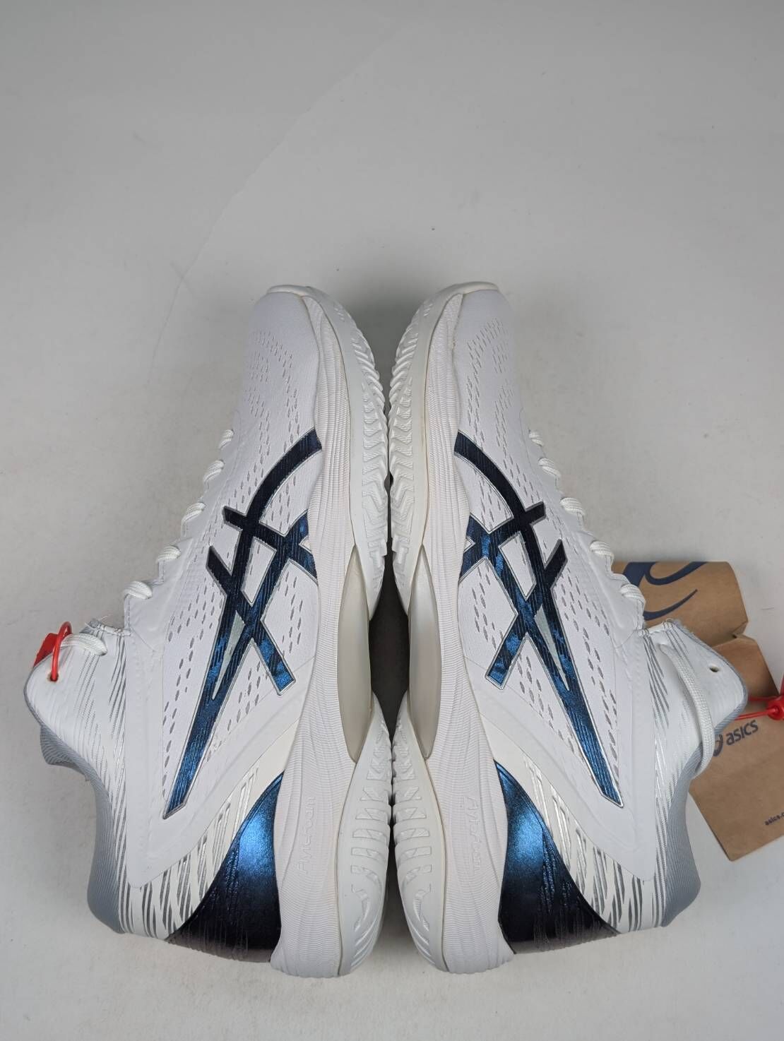 微瑕疵-左右腳中底鞋面鞋底泛黃色差 1063A050-101 27.5CM ASICS GELHOOP V14  經典 運動 休閒 白藍 男