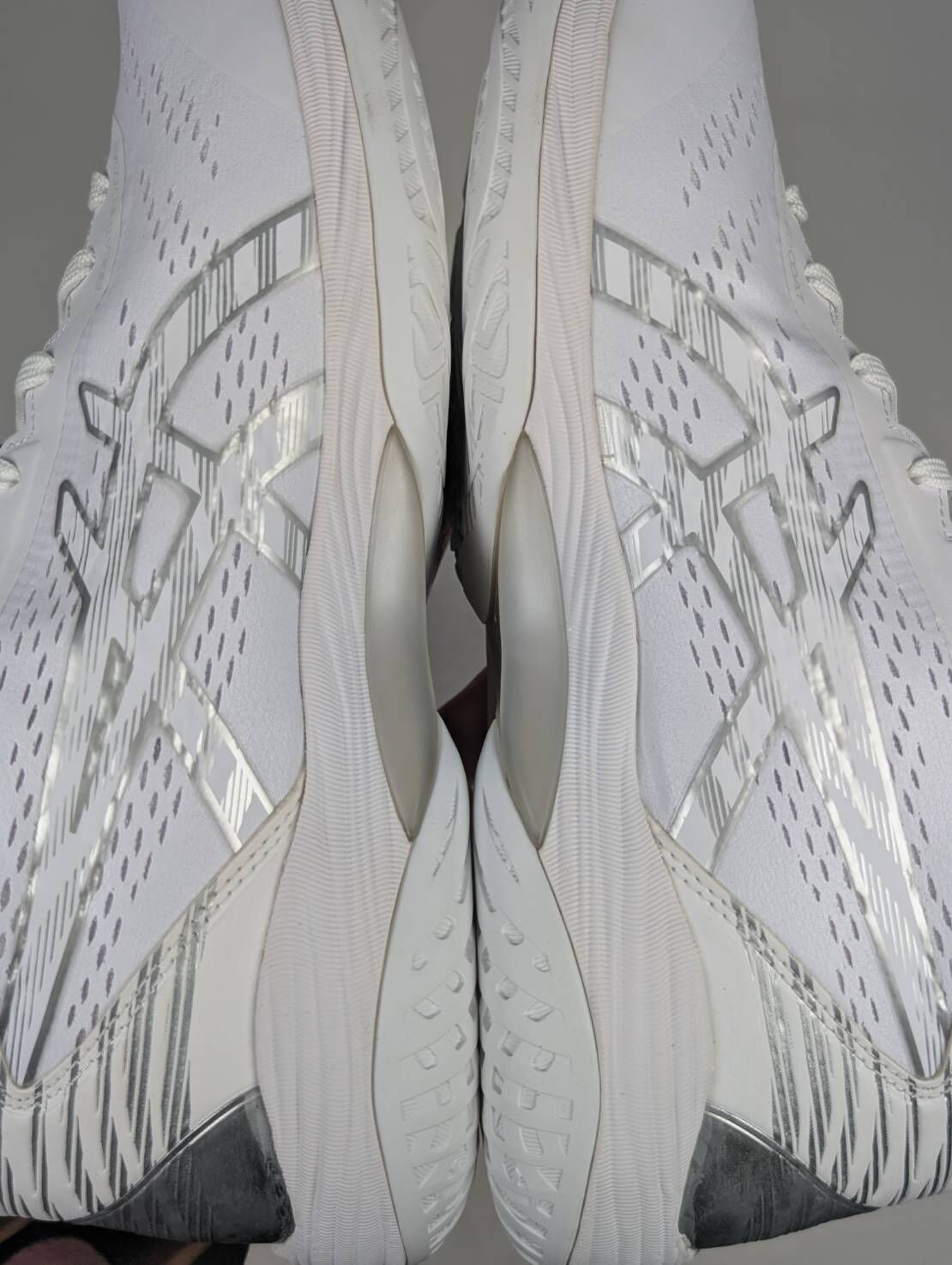微瑕疵-左右腳中底泛黃 1063A051-100 27CM ASICS GELHOOP V14 白 耐震 輕量 休閒 籃球鞋 男鞋