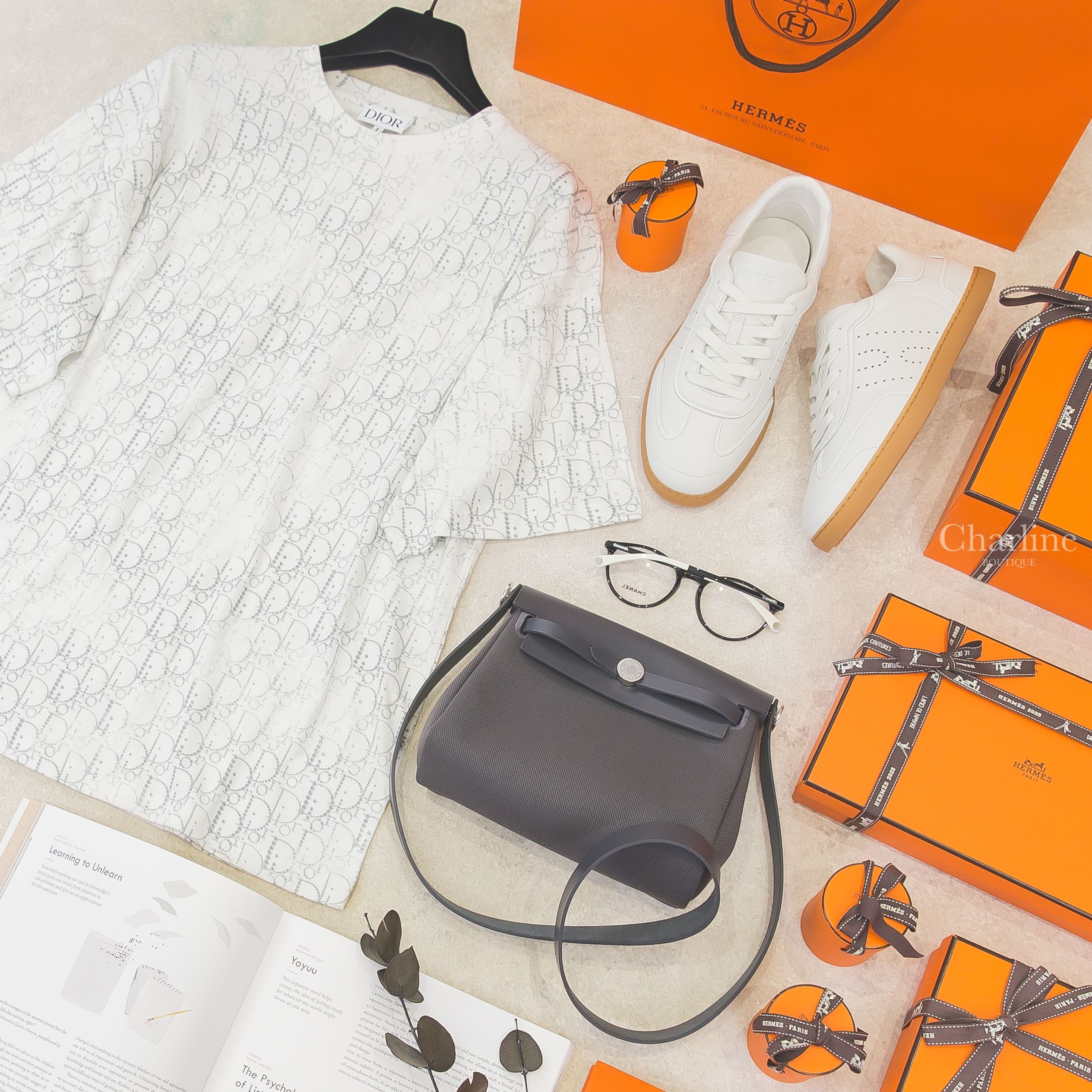 Hermès Herbag Zip 20 石板灰帆布拼皮革銀釦,Hermès Match Sneaker 白色牛皮側邊簍空洞洞H運動鞋,Chanel 黑白拼色圓框側邊銀色Logo鏡腳透明圓型CC平光眼鏡-Charline Boutique 精品代購